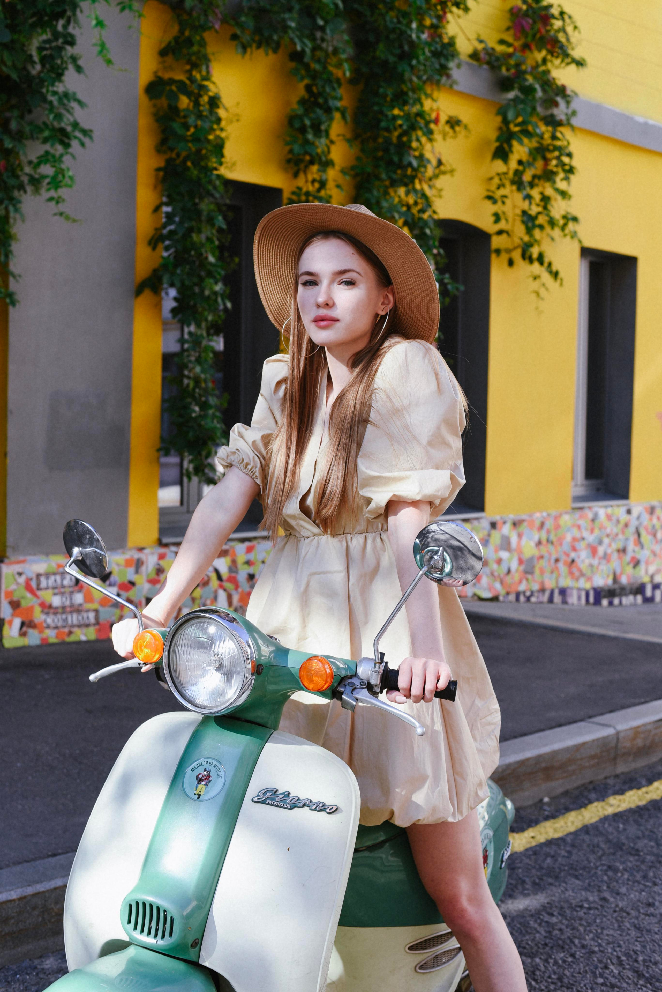 Татьяна Ретро мопед. Фотограф Лола Волна, город Москва