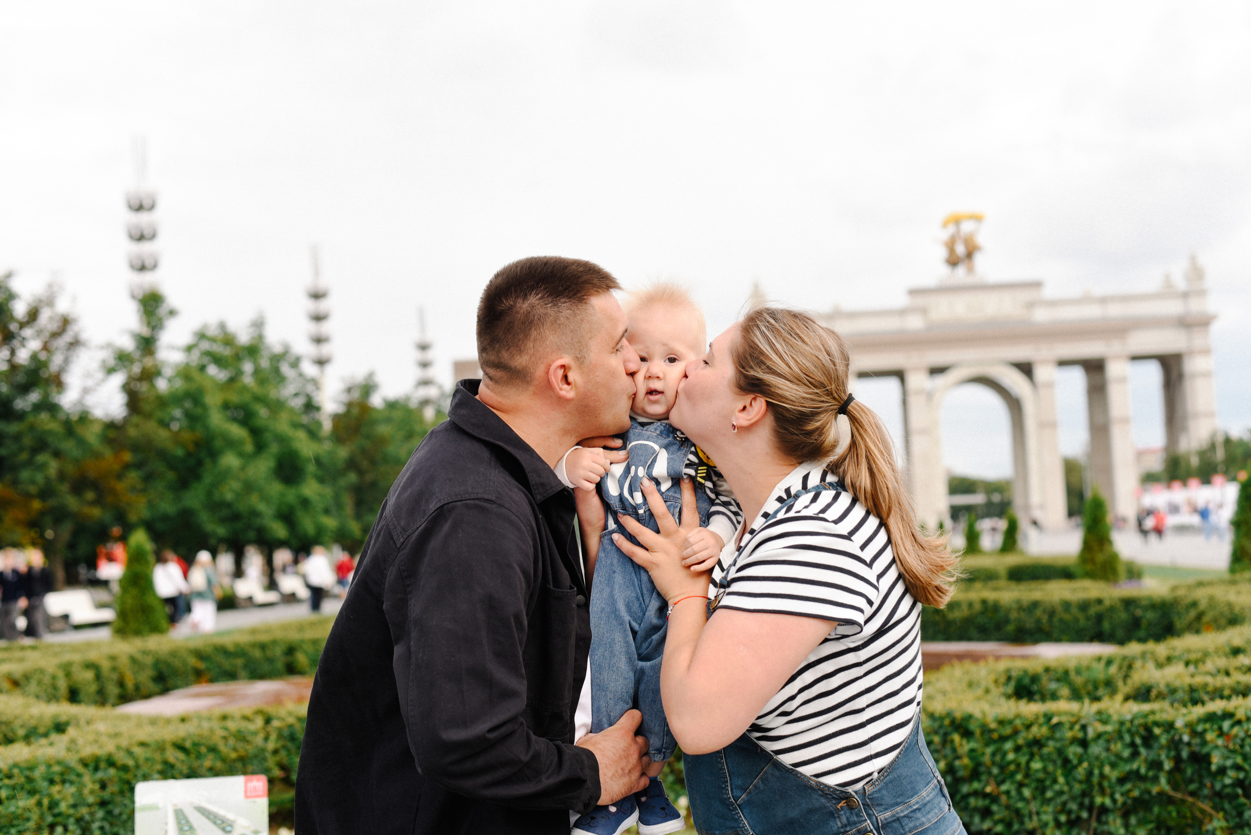 Александра, Дмитрий и Костя ВДНХ. Фотограф Лола Волна, город Москва