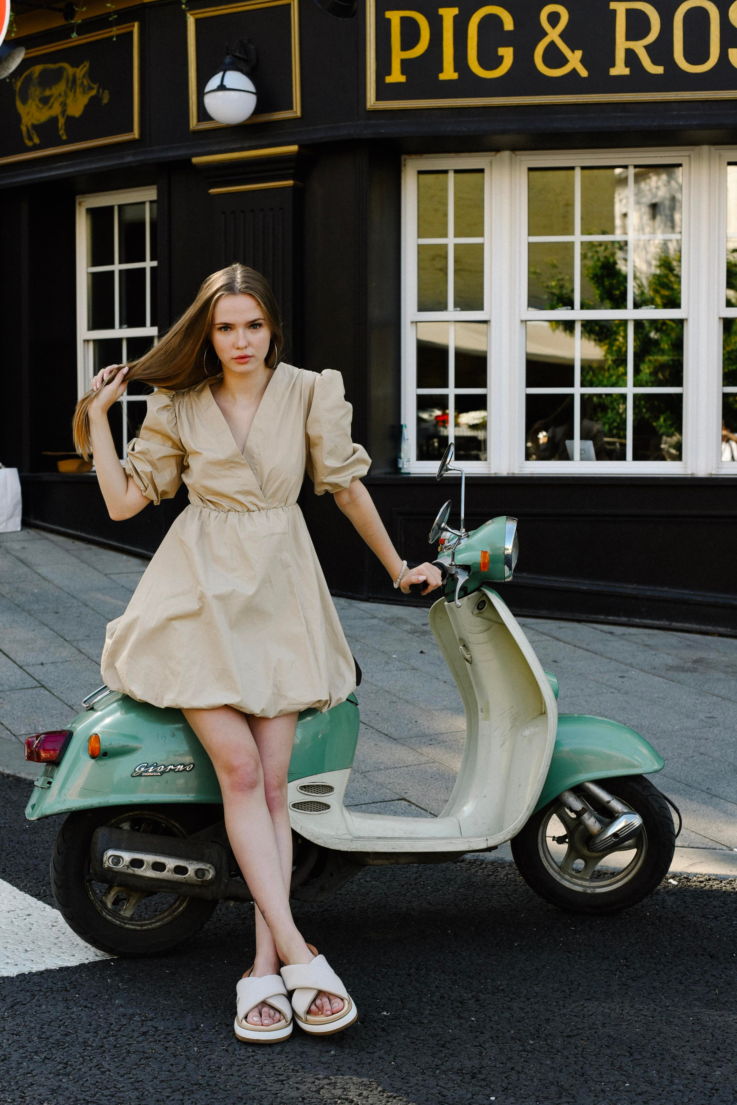 Татьяна Ретро мопед. Фотограф Лола Волна, город Москва