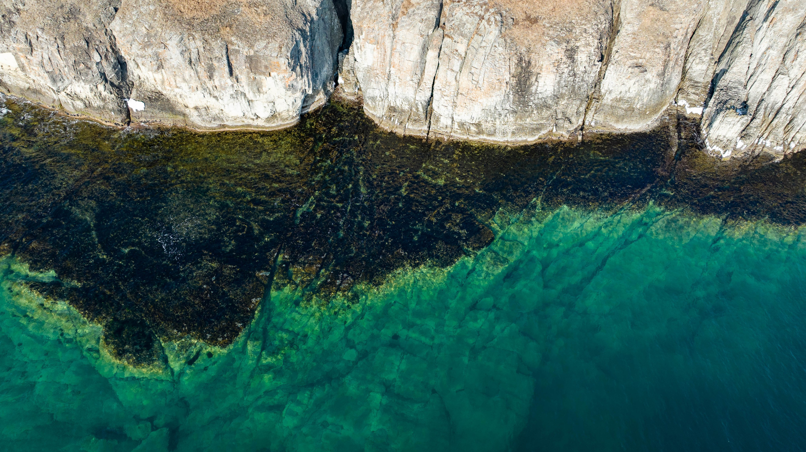 Кекур Пьющий верблюд. Турист оптимист