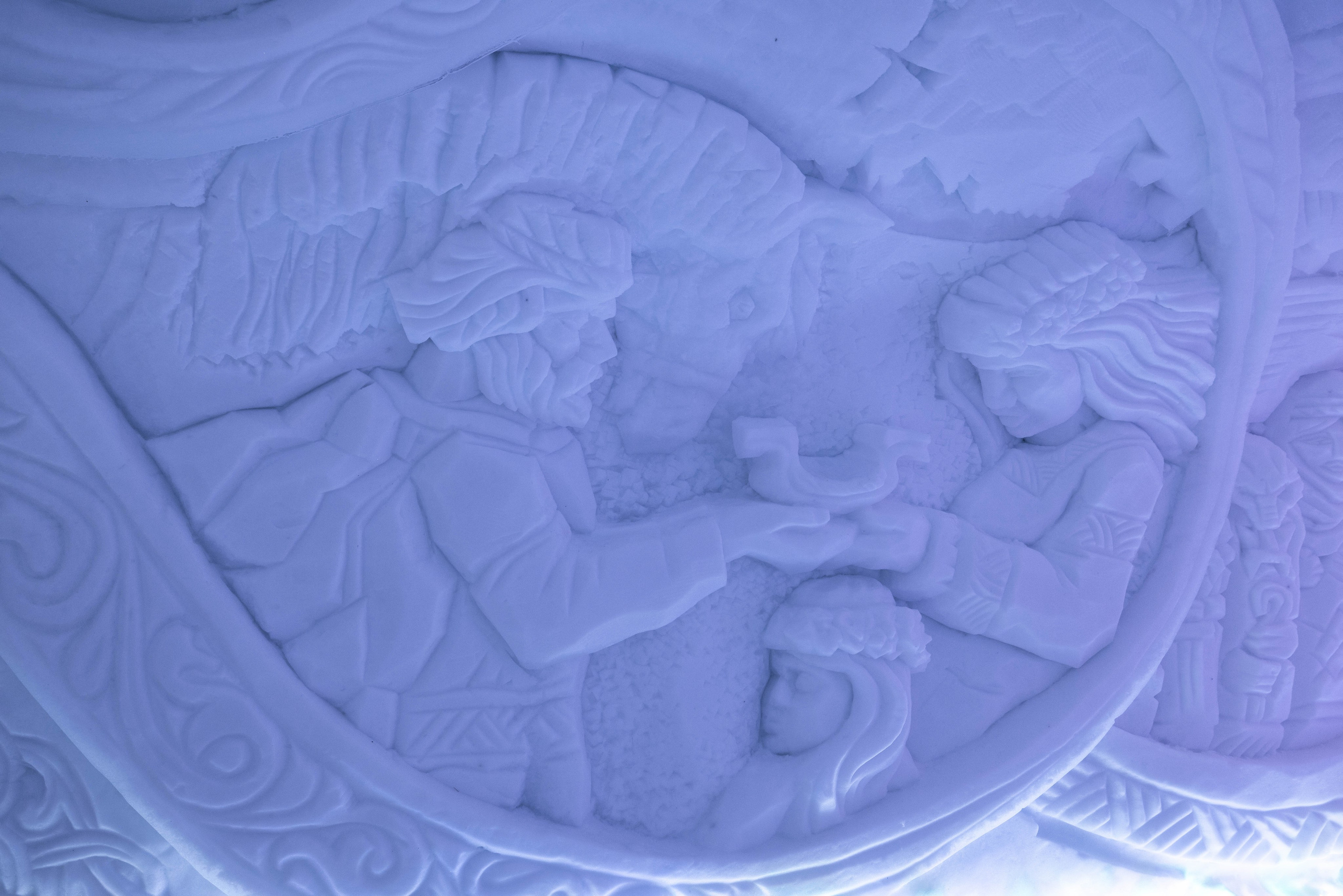 Снежная деревня. Турист оптимист