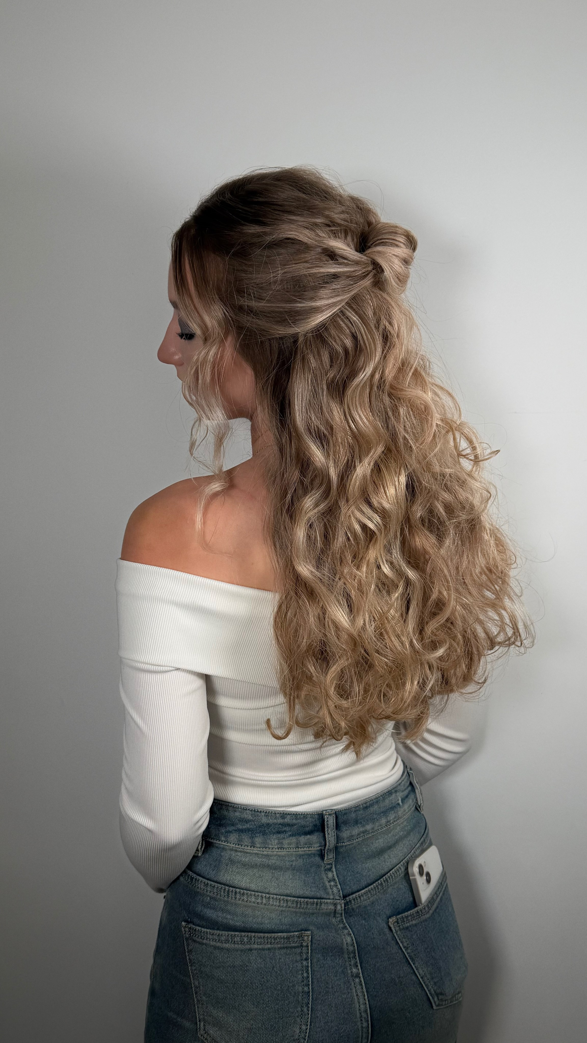 Прически, укладки. Студия визажистов, стилистов по прическам, бровистов и мастеров по ресницам