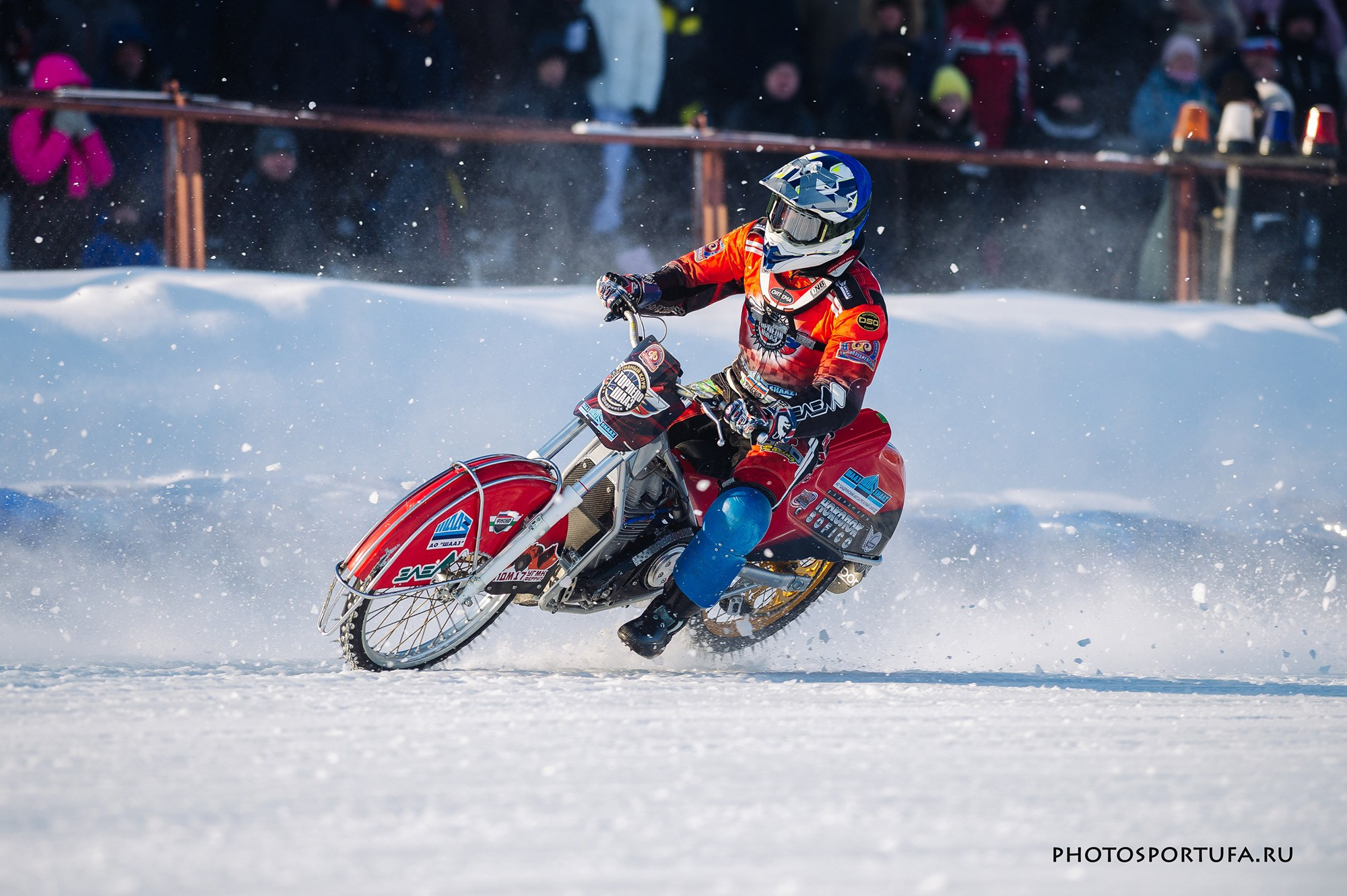 Мотогонку на льду. Спортивный фотограф в Уфе Евгений Буров