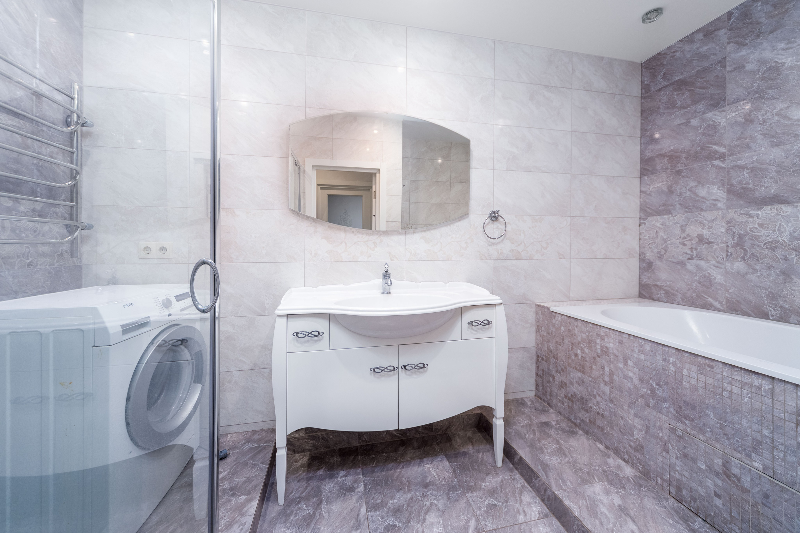 Фото интерьера ванной комнаты в трехкомнатной квартире в Минске