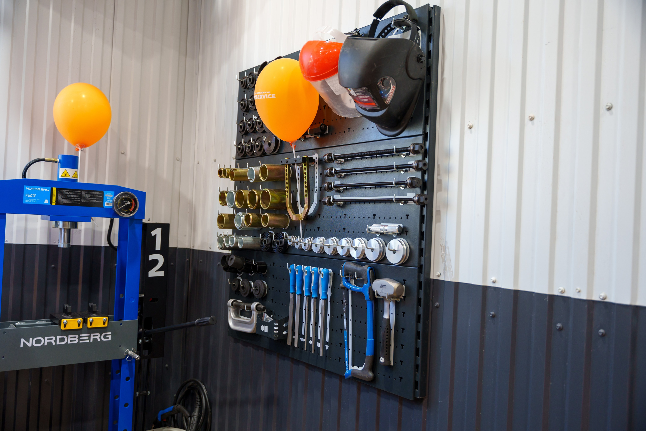 Интерьерная фотосъемка автосервиса Fit Service в Краснодаре — Профессиональная фотосъемка интерьера техцентра в Краснодаресеть СТО. Шедевры для Вас! Фотограф и Видеограф в Краснодаре Пахиев Руслан