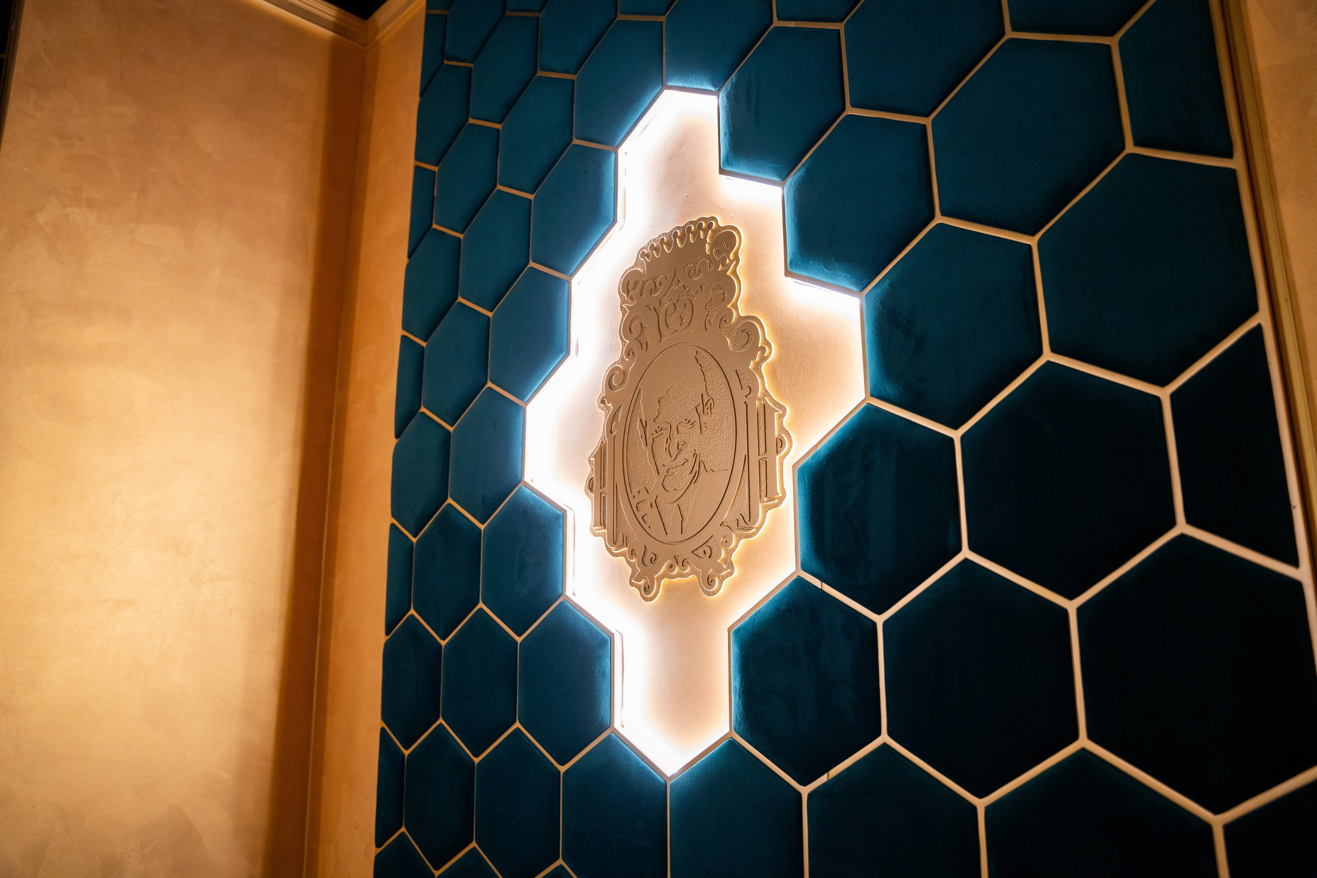 Фотосъемка интерьера стриптиз-клуба Hefner — элитный клуб Краснодара. Интерьерная фотосъемка клуба Hefner в Краснодаре — профессионально. Шедевры для Вас! Фотограф и Видеограф в Краснодаре Пахиев Руслан