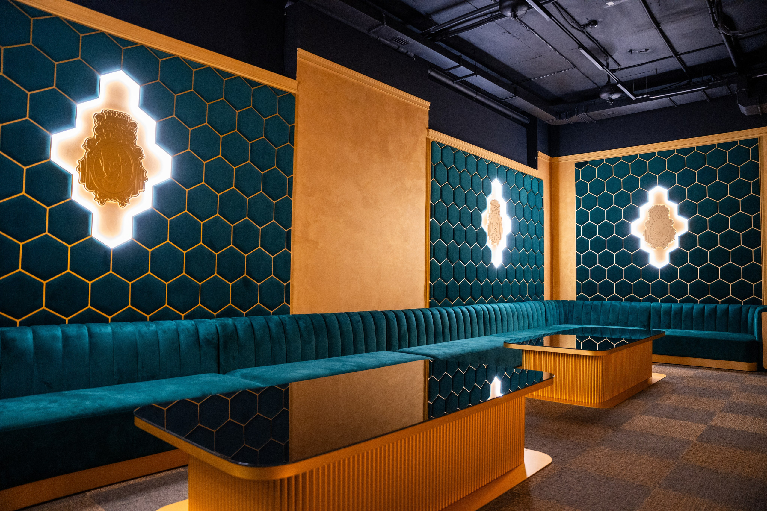 Фотосъемка интерьера стриптиз-клуба Hefner — элитный клуб Краснодара. Интерьерная фотосъемка клуба Hefner в Краснодаре — профессионально. Шедевры для Вас! Фотограф и Видеограф в Краснодаре Пахиев Руслан