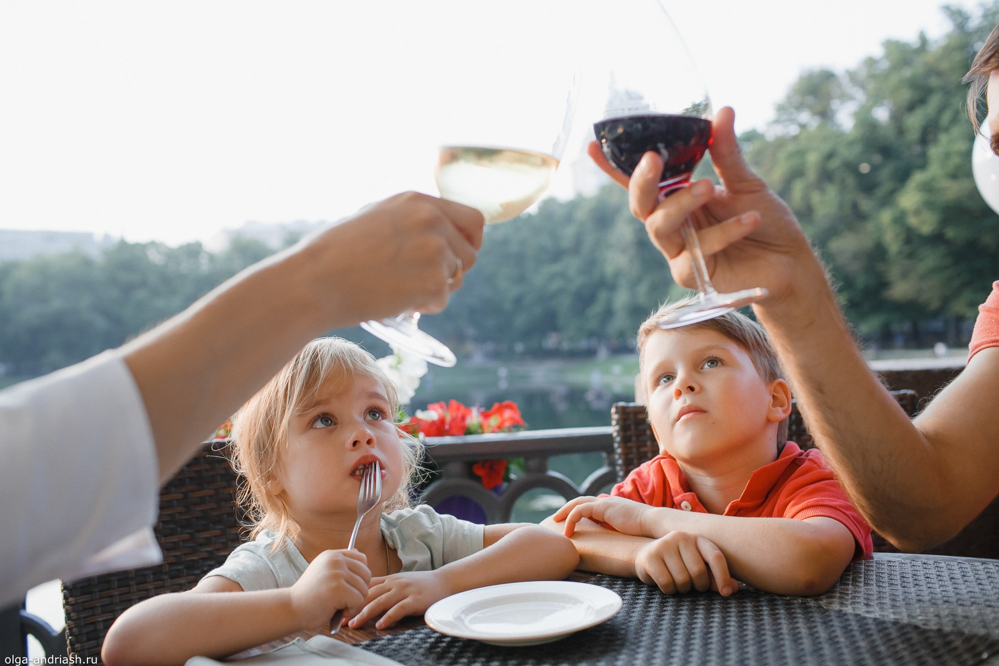 Прогулки на Патриарших прудах. Семейный, портретный и свадебный фотограф в Санкт-Петербурге и Москве