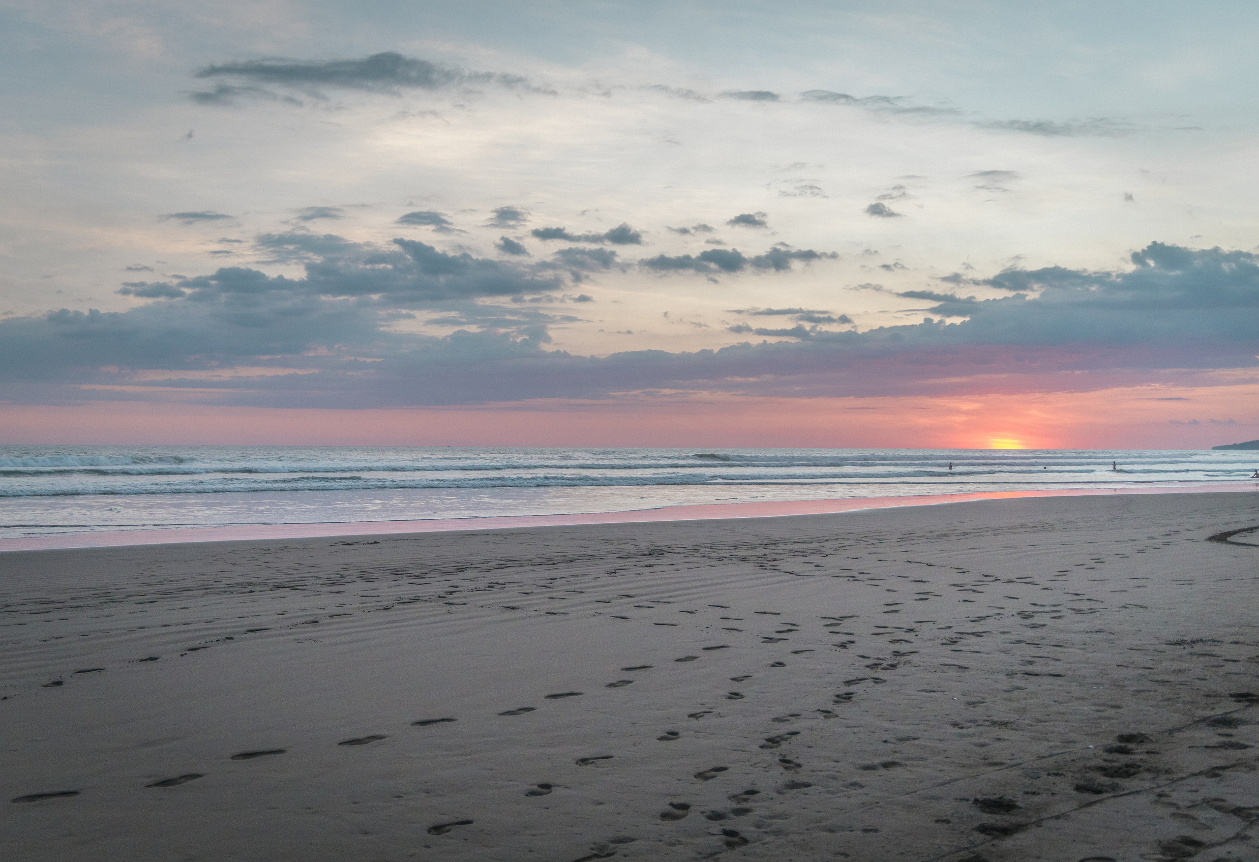 Ocean lovely moments. Family, portrait, content photo in Costa Rica Evgeniya Besprozvannykh
