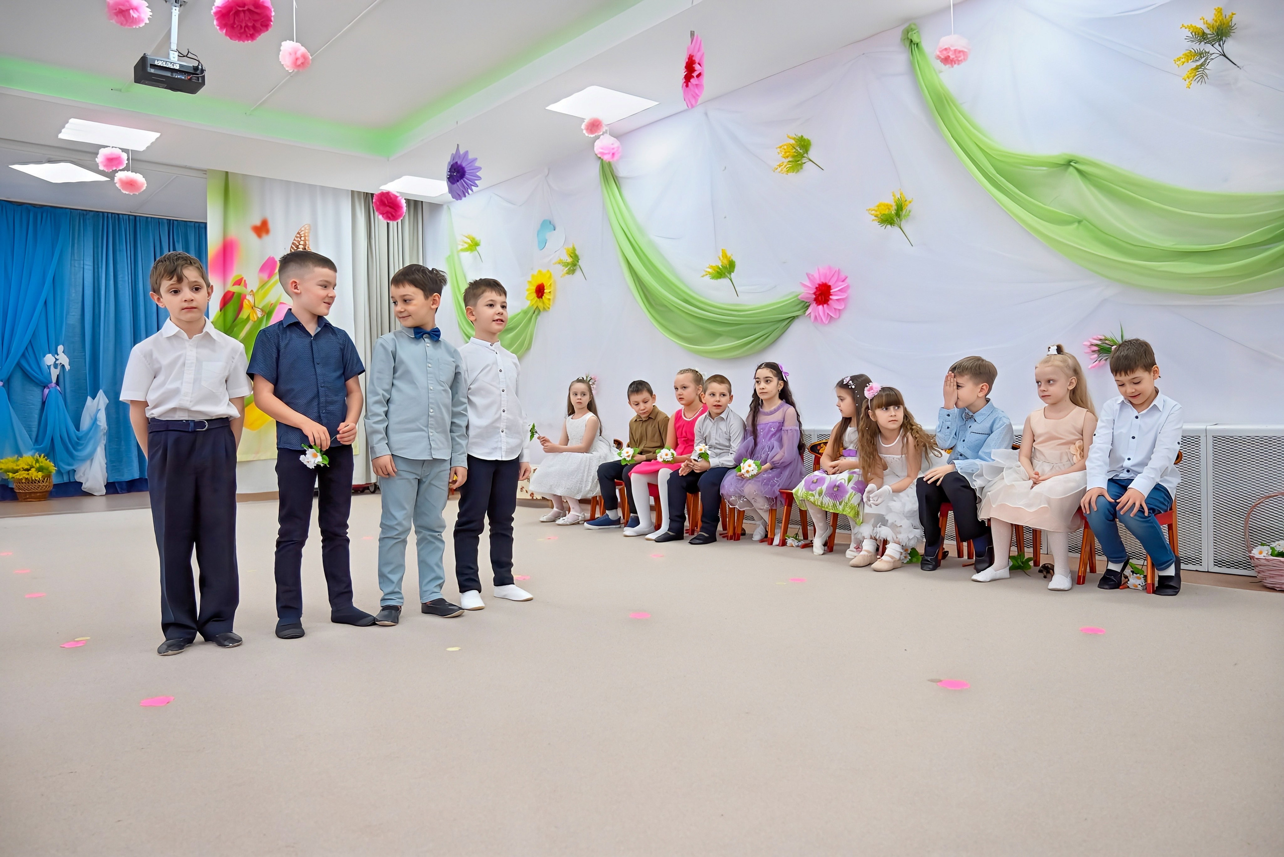 Праздник в группе Цветик семицветик. Семейный и детский фотограф Москва