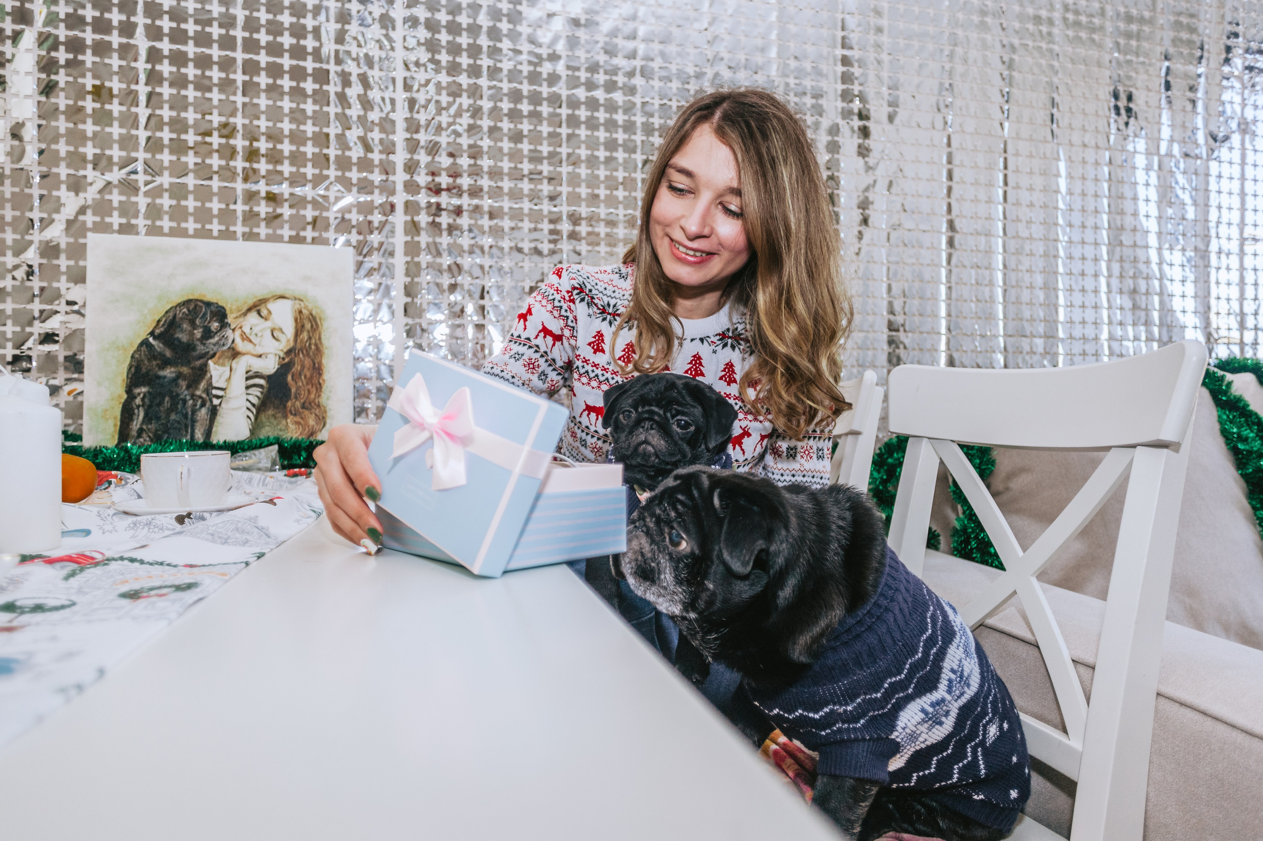 Домашняя фотосессия Оли и двух ее мопсов. Фотограф-анималист Татьяна Степанова
