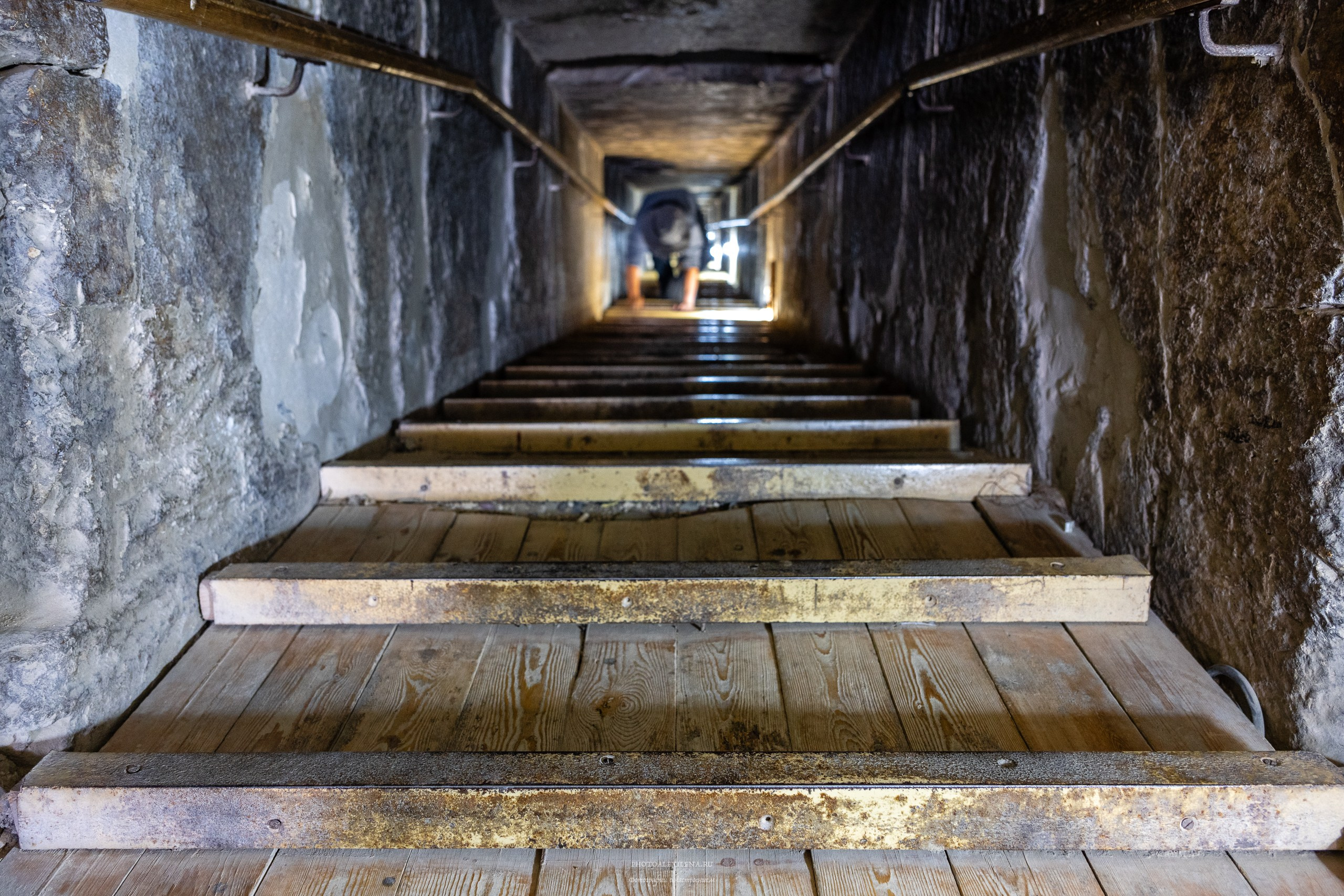 ломаная пирамида