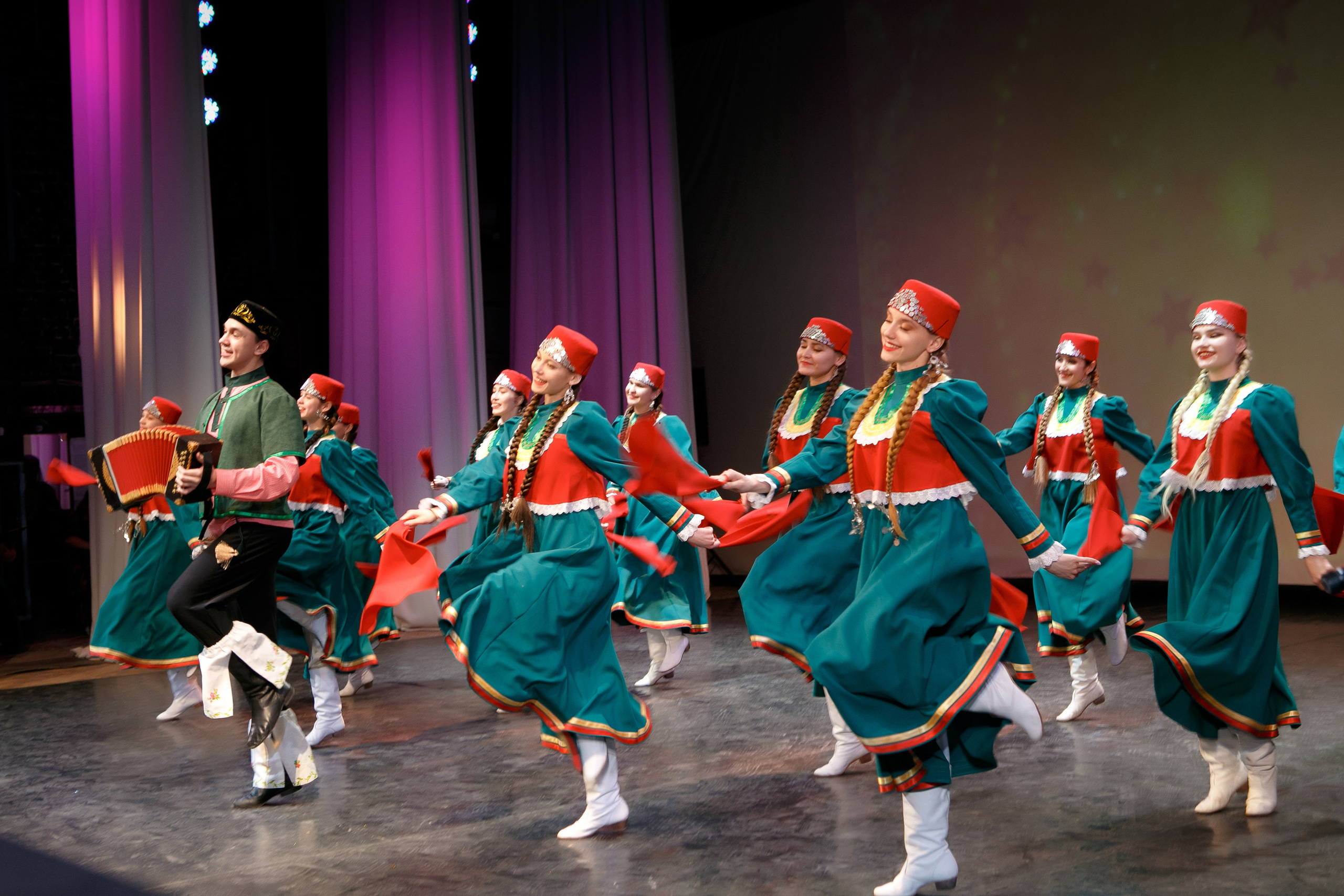 Межрегиональный фестиваль «Сибирские звезды». Контент фотограф, съемка для маркетплейсов, фуд съемка и репортажи в Новосибирске Ралия Галеева