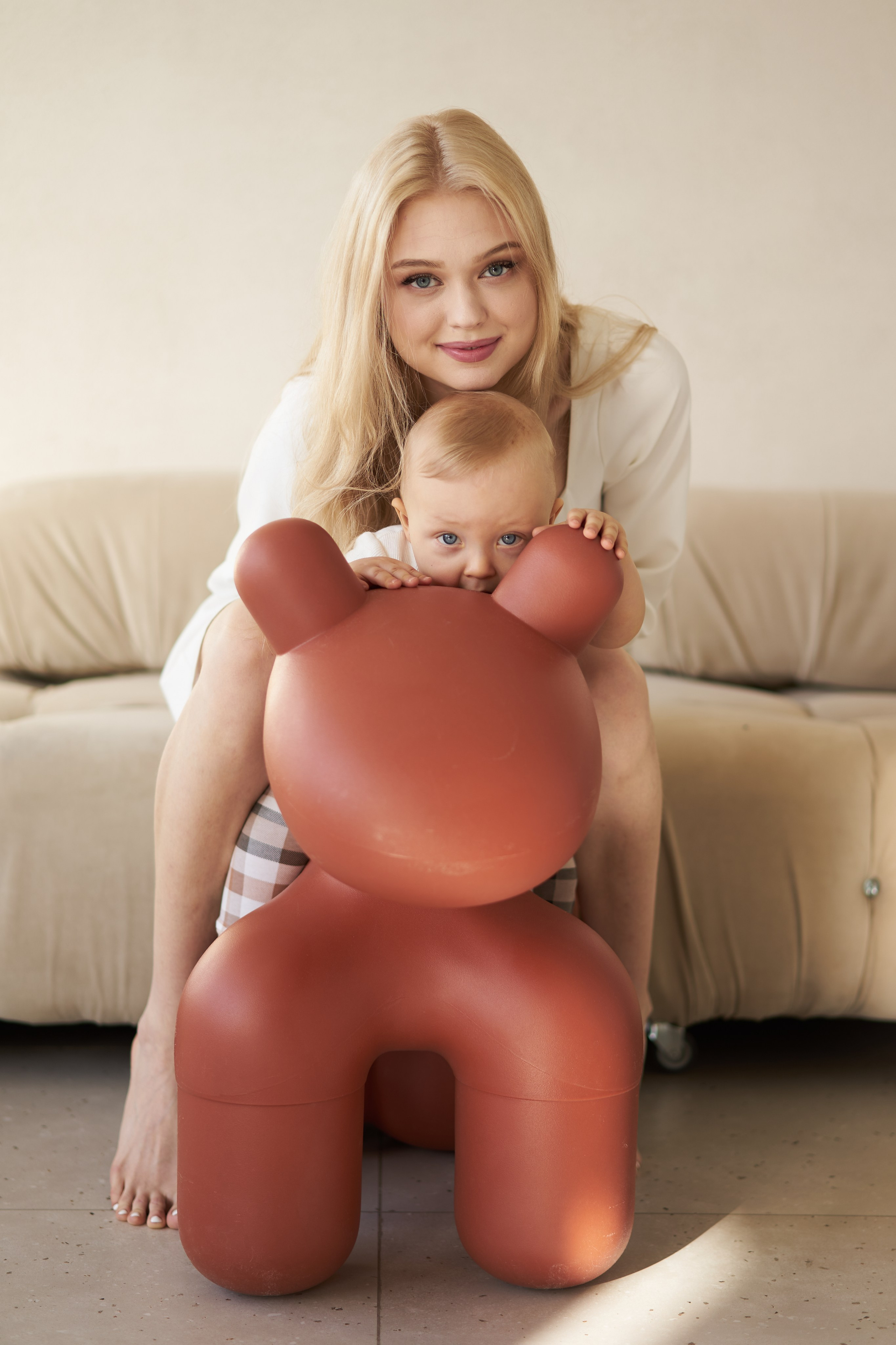 Семейная фотосессия в студии. Фотограф Екатеринбург Кокшарова Александра