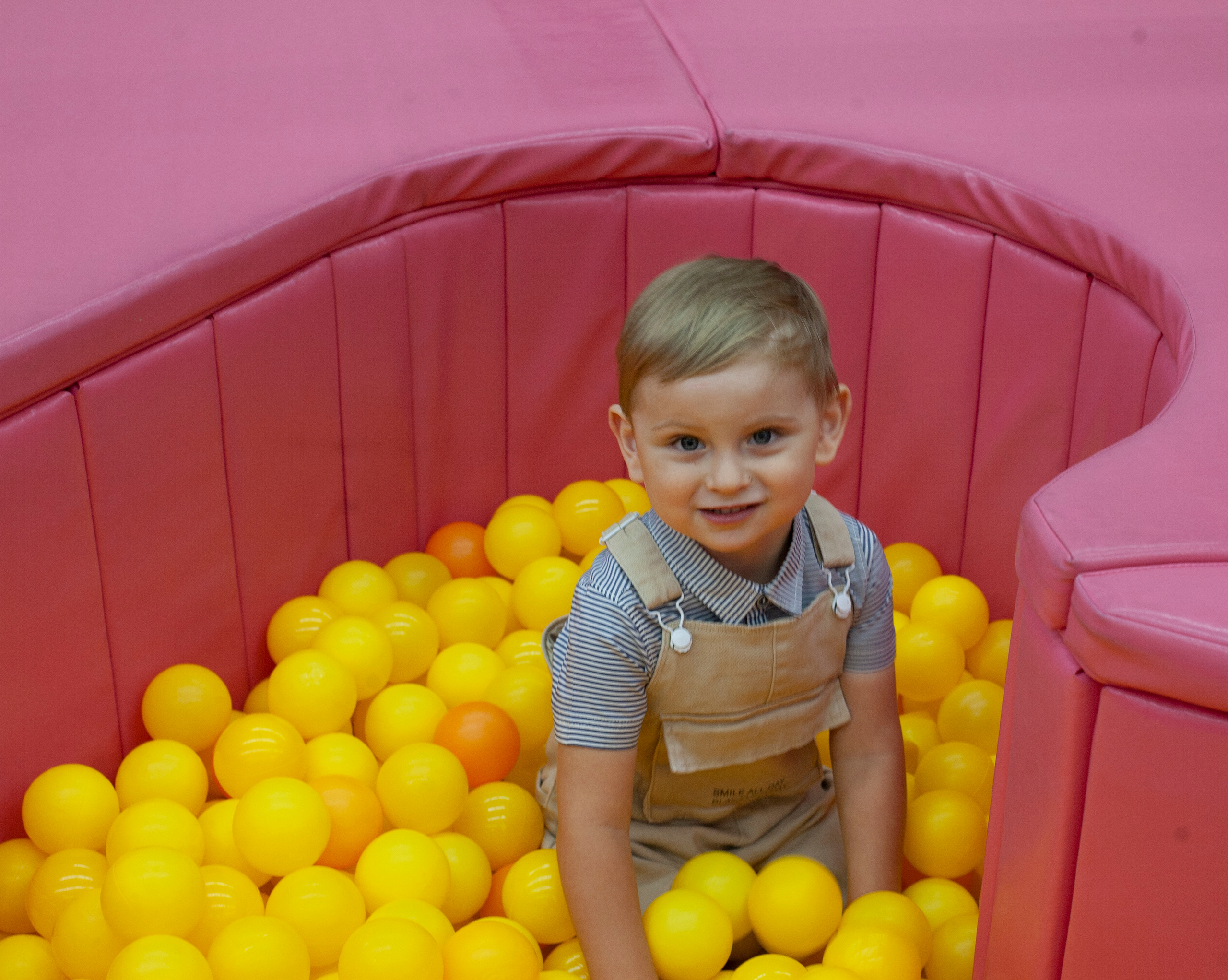 День рождения Арсюши и Стасеньки. Альбомы с самого детства. +79237847111