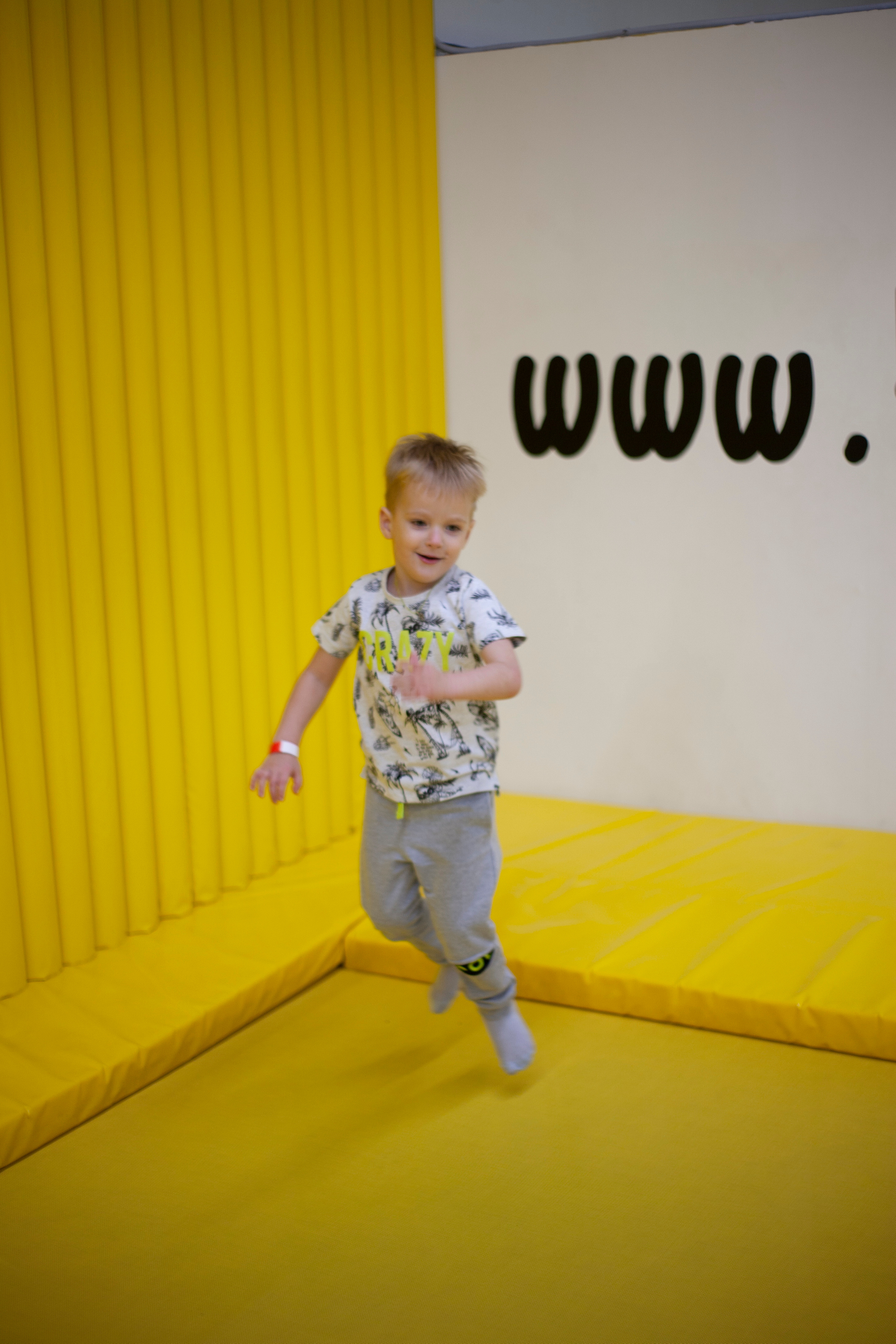 День рождения Арсюши и Стасеньки. Альбомы с самого детства. +79237847111