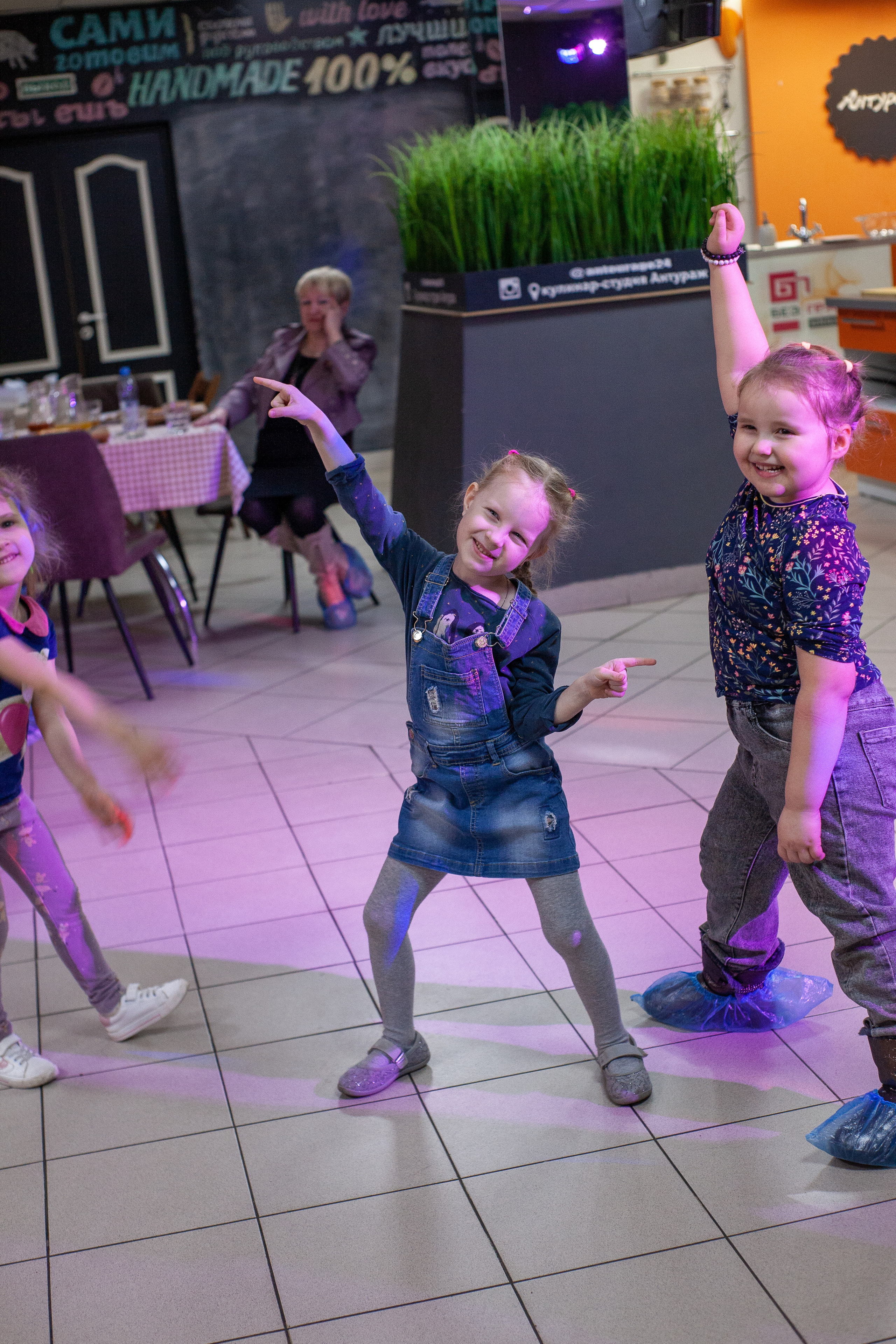 День рождения Кирочки. Альбомы с самого детства. +79237847111