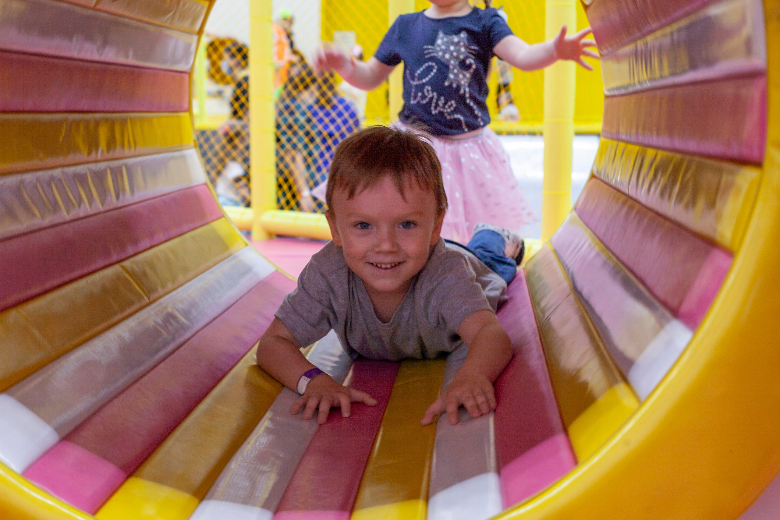 День рождения Арсюши и Стасеньки. Альбомы с самого детства. +79237847111