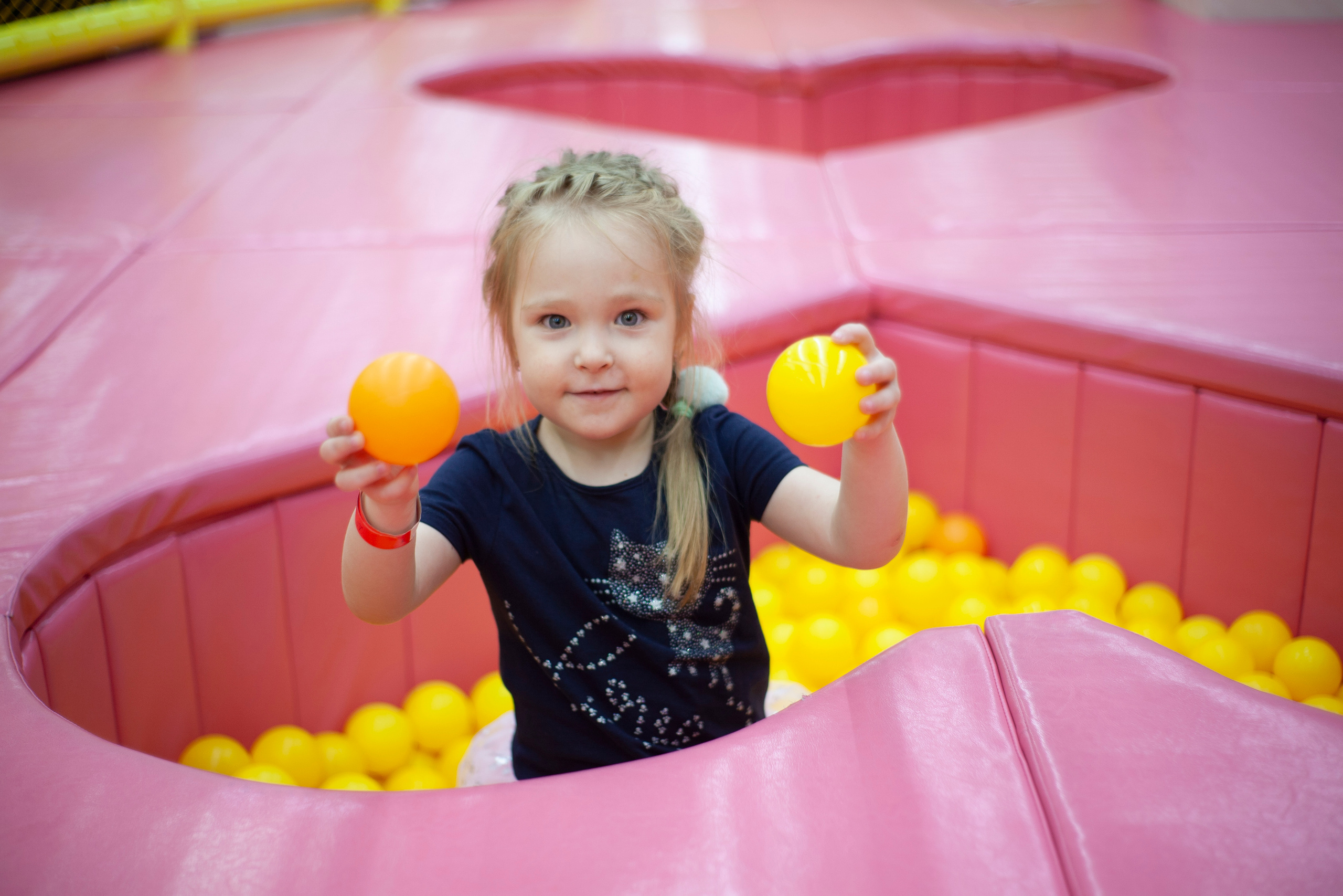 День рождения Арсюши и Стасеньки. Альбомы с самого детства. +79237847111