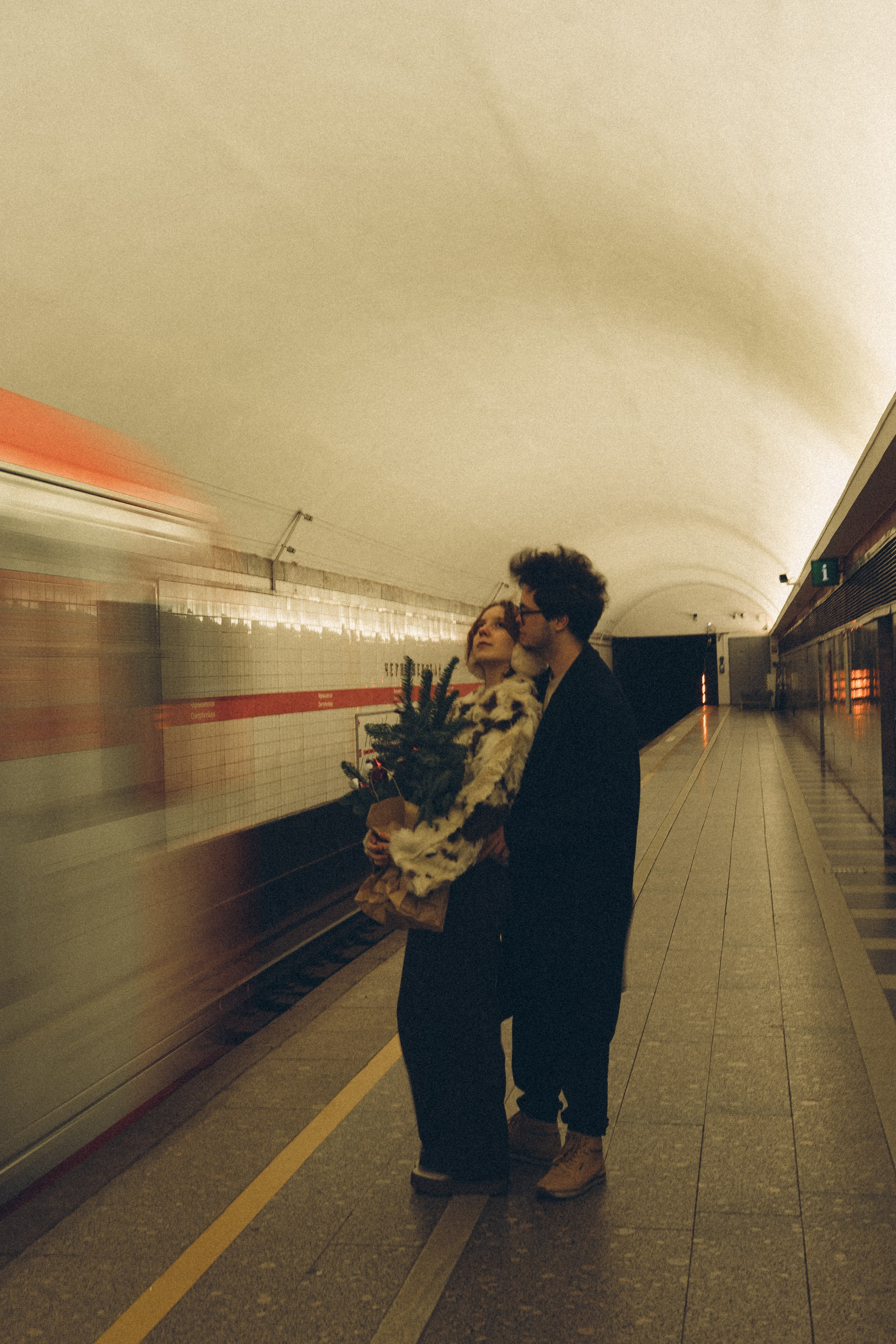НОВОГОДНЯЯ ФОТОСЕСИИЯ ПАРЫ В МЕТРО ЛЮБОВЬ. Профессиональный фотограф, Санкт-Петербург — Виктория Богомолова