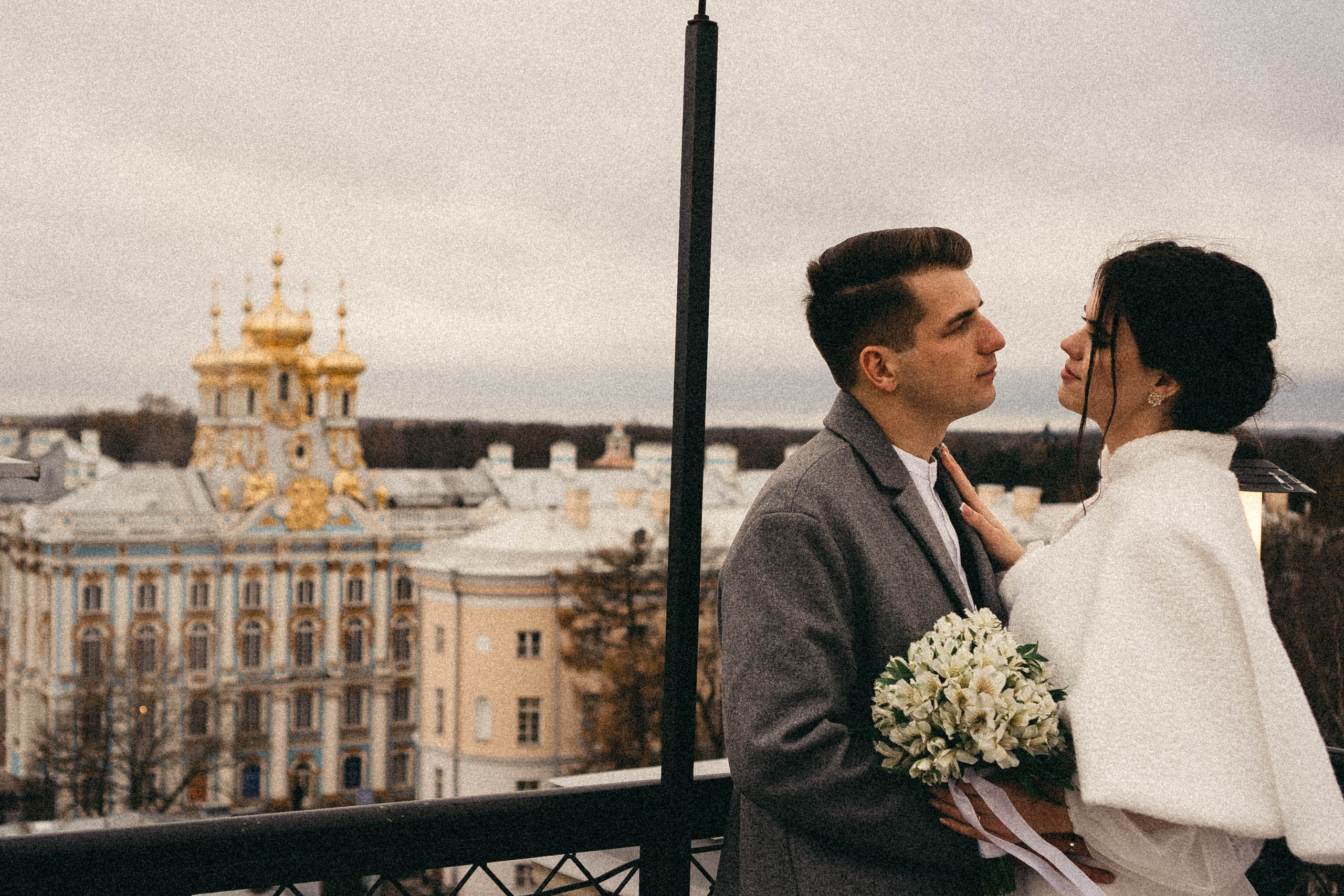 СВАДЕБНАЯ СЬЕМКА ПАРЫ В ГОРОДЕ ПУШКИН В ПАРКЕ ЕКАТЕРИНЕНСКОМ В НОЯБРЕ. Профессиональный фотограф, Санкт-Петербург — Виктория Богомолова