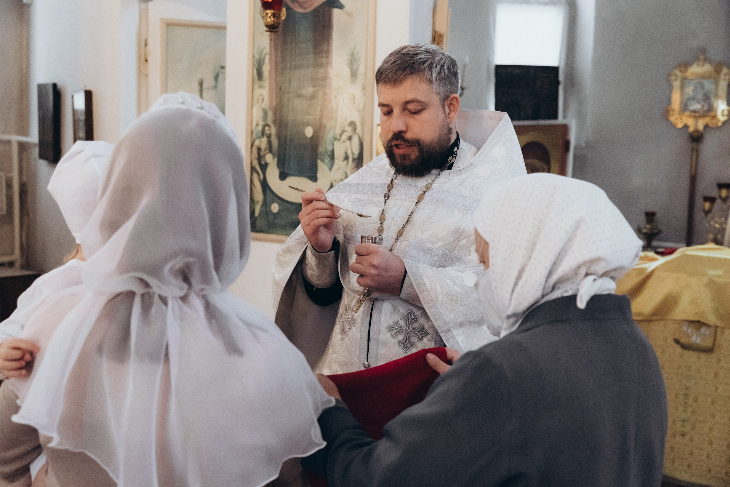 Крещение Веры. Фотограф на крещение в Рязани. Семейный фотограф