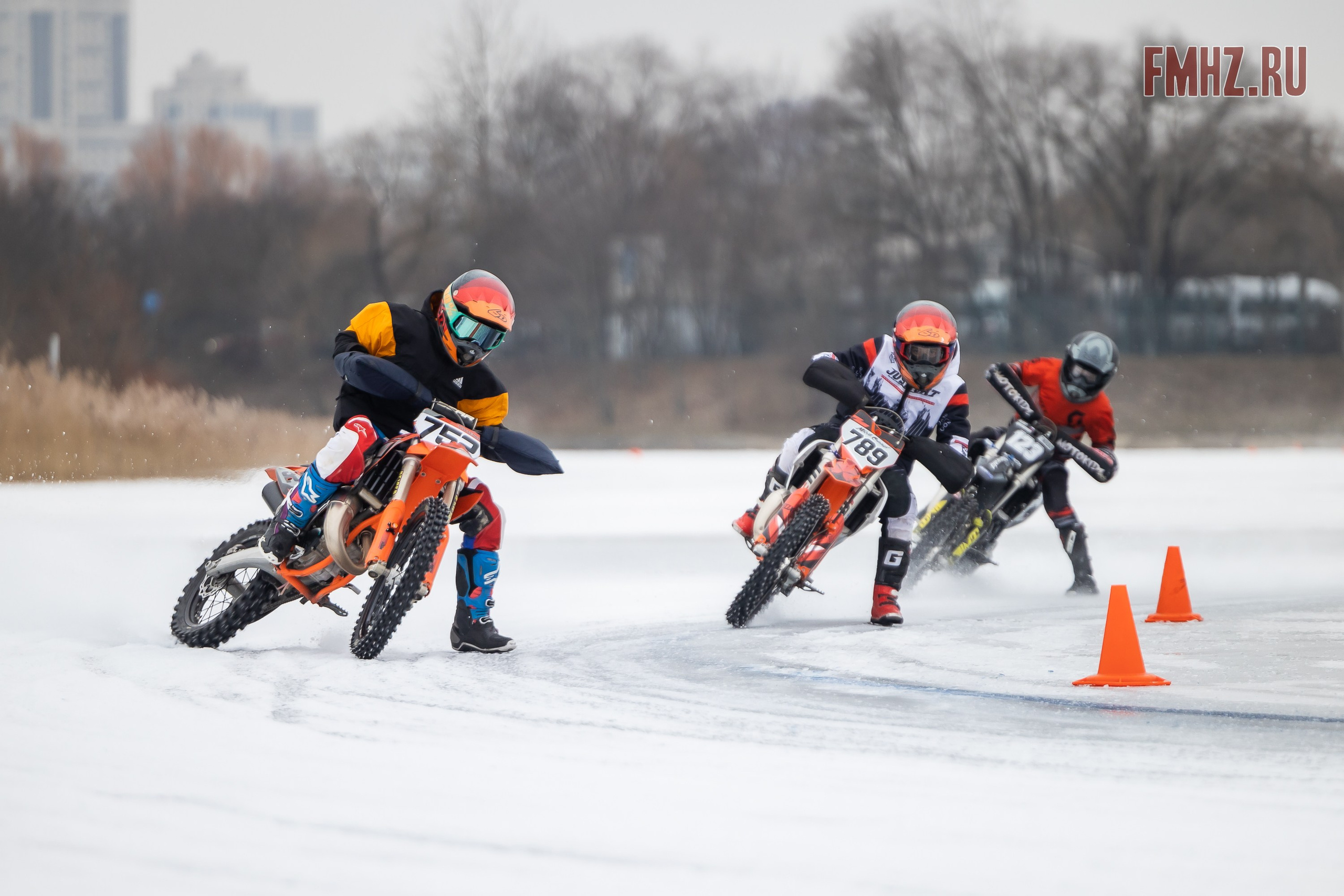 Первый этап Кубка МФР по мотокроссу на льду Большого Крылатского пруда в Москве. 8 февраля 2025 г. Фотограф Владимир Охрименко