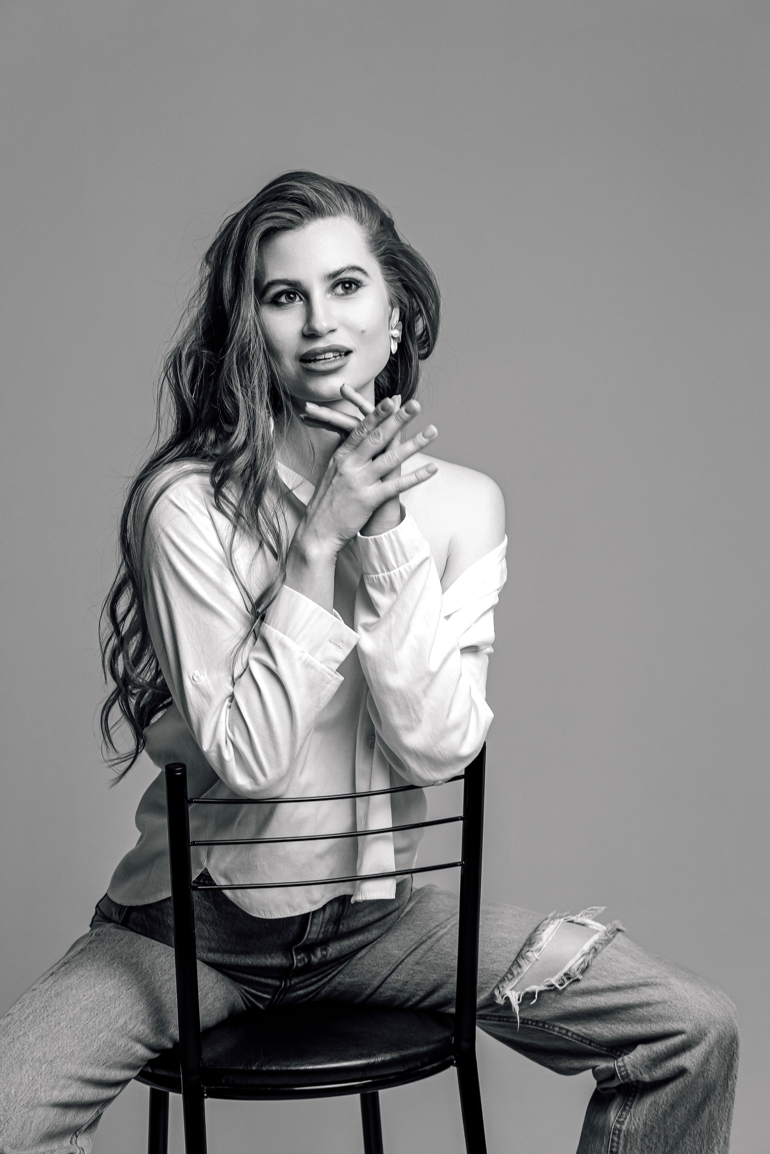 Синие джинсы — белые тюльпаны. Вера Соколова фотограф Воронеж