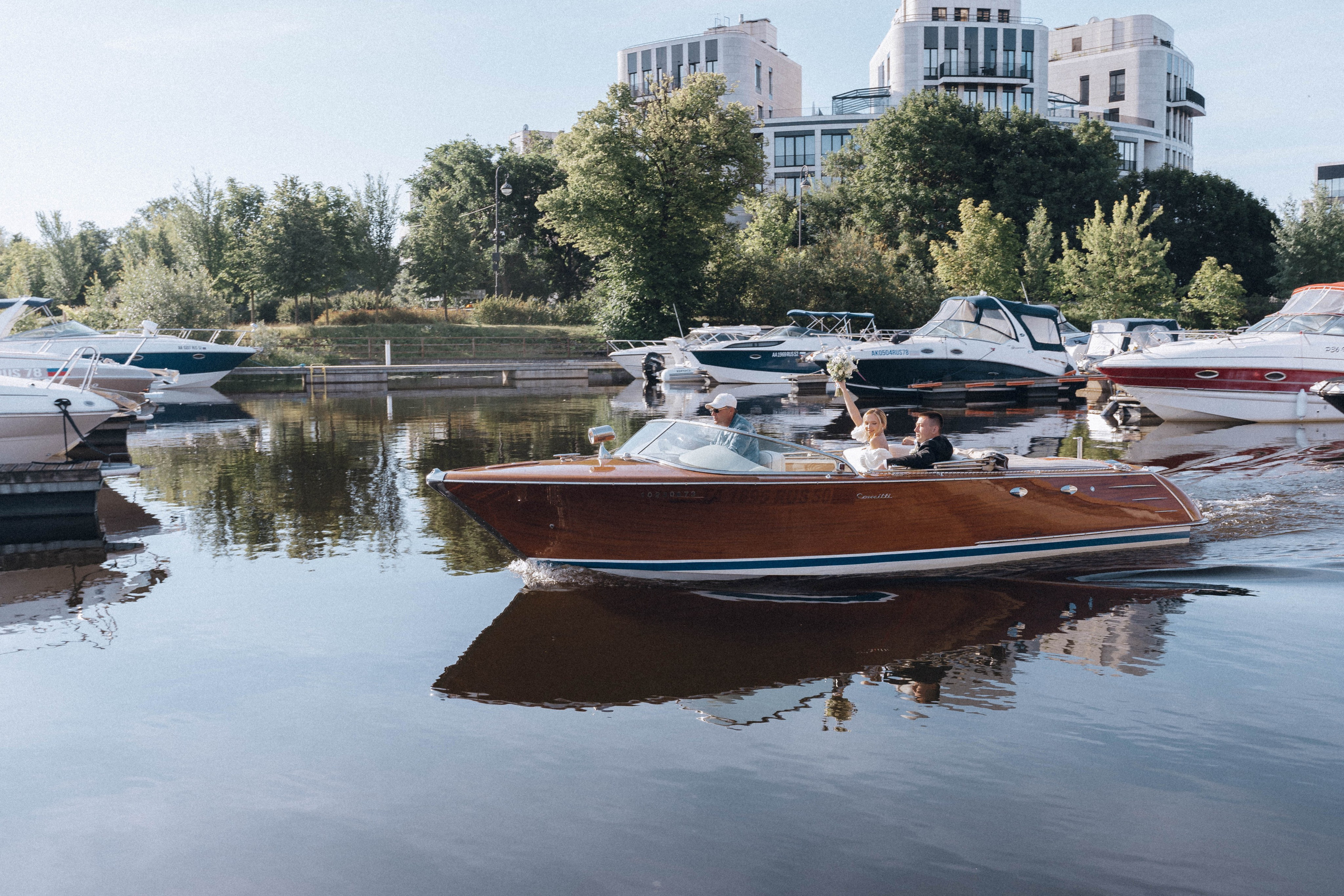 СВАДЕНБНАЯ СЬЕМКА НА КАТЕРЕ ПО КАНАЛАМ САНКТ-ПЕТЕРБУРГА И В АКВАТОРИИ НЕВЫ. Профессиональный фотограф, Санкт-Петербург — Виктория Богомолова