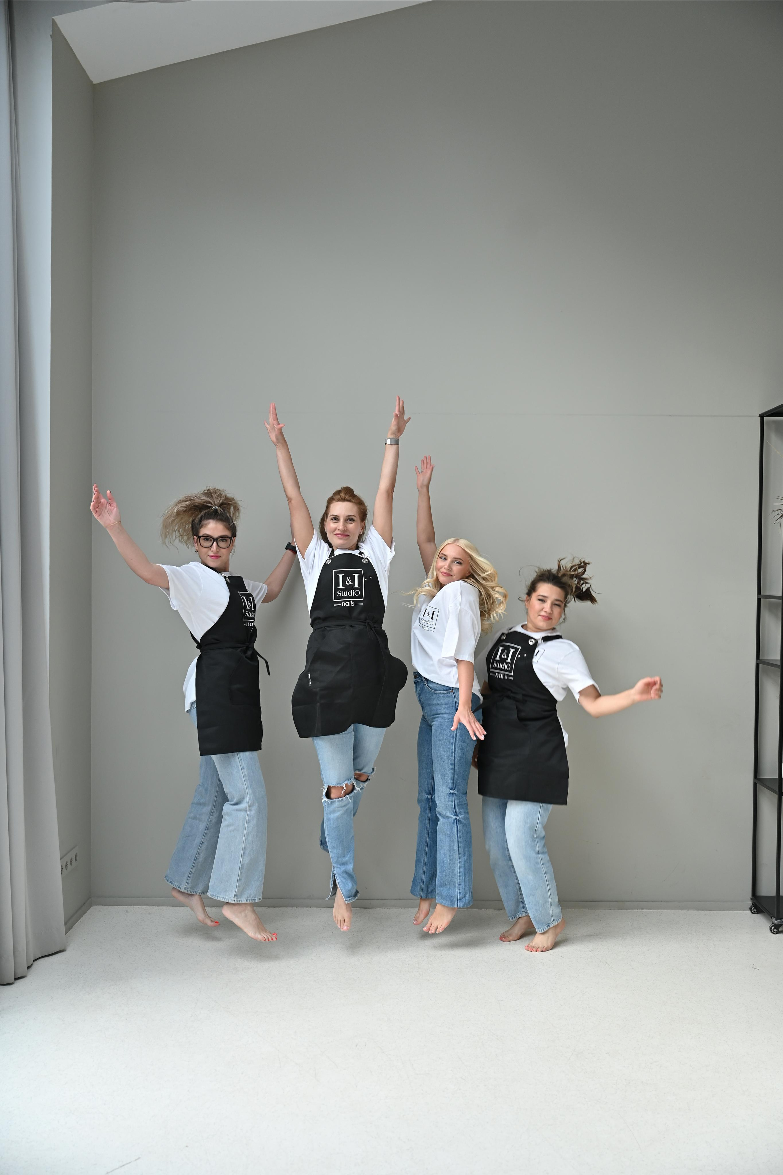 Съёмка команды Nail-студии. Semerlina.ru