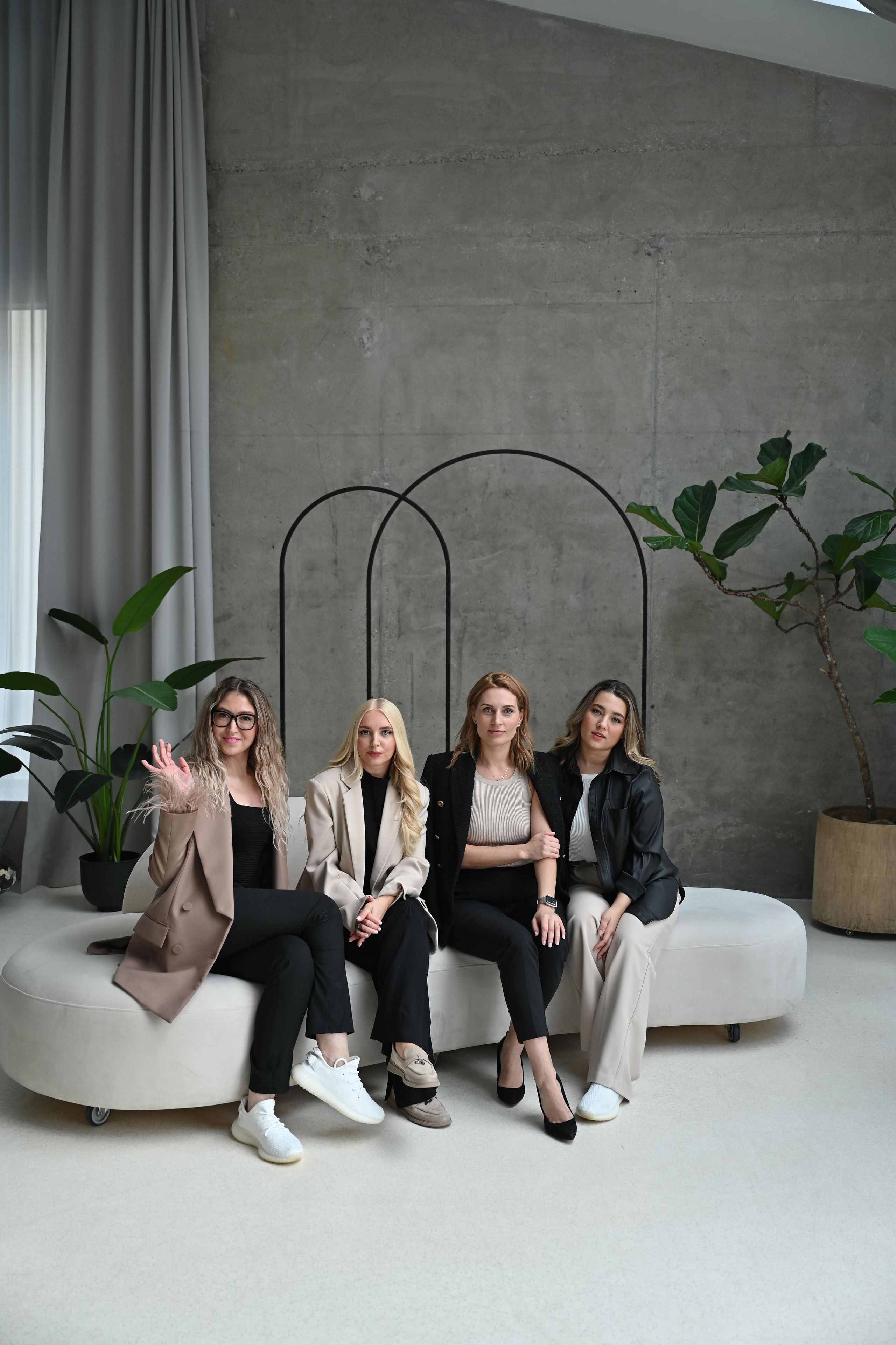 Съёмка команды Nail-студии. Semerlina.ru