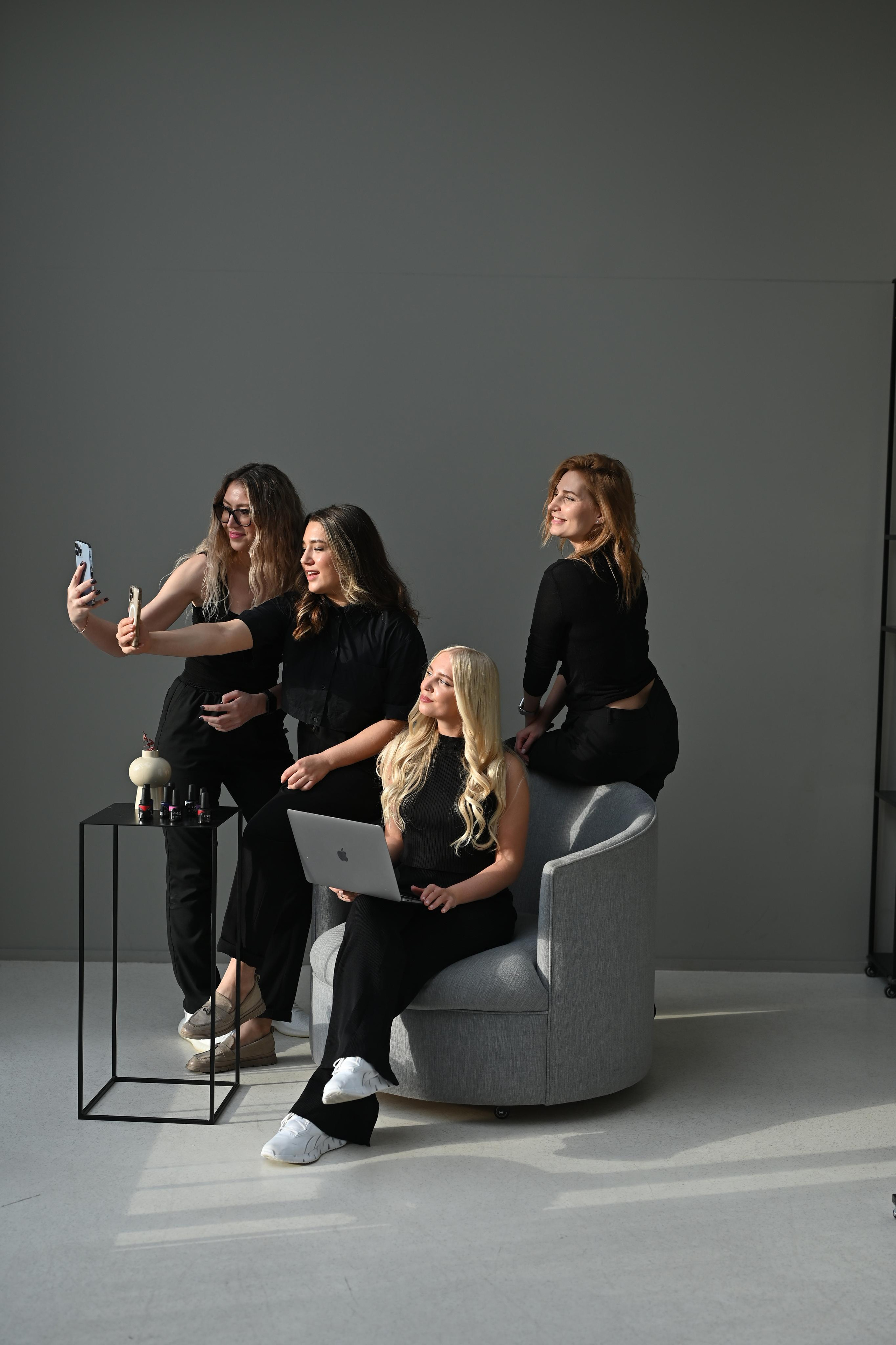 Съёмка команды Nail-студии. Semerlina.ru