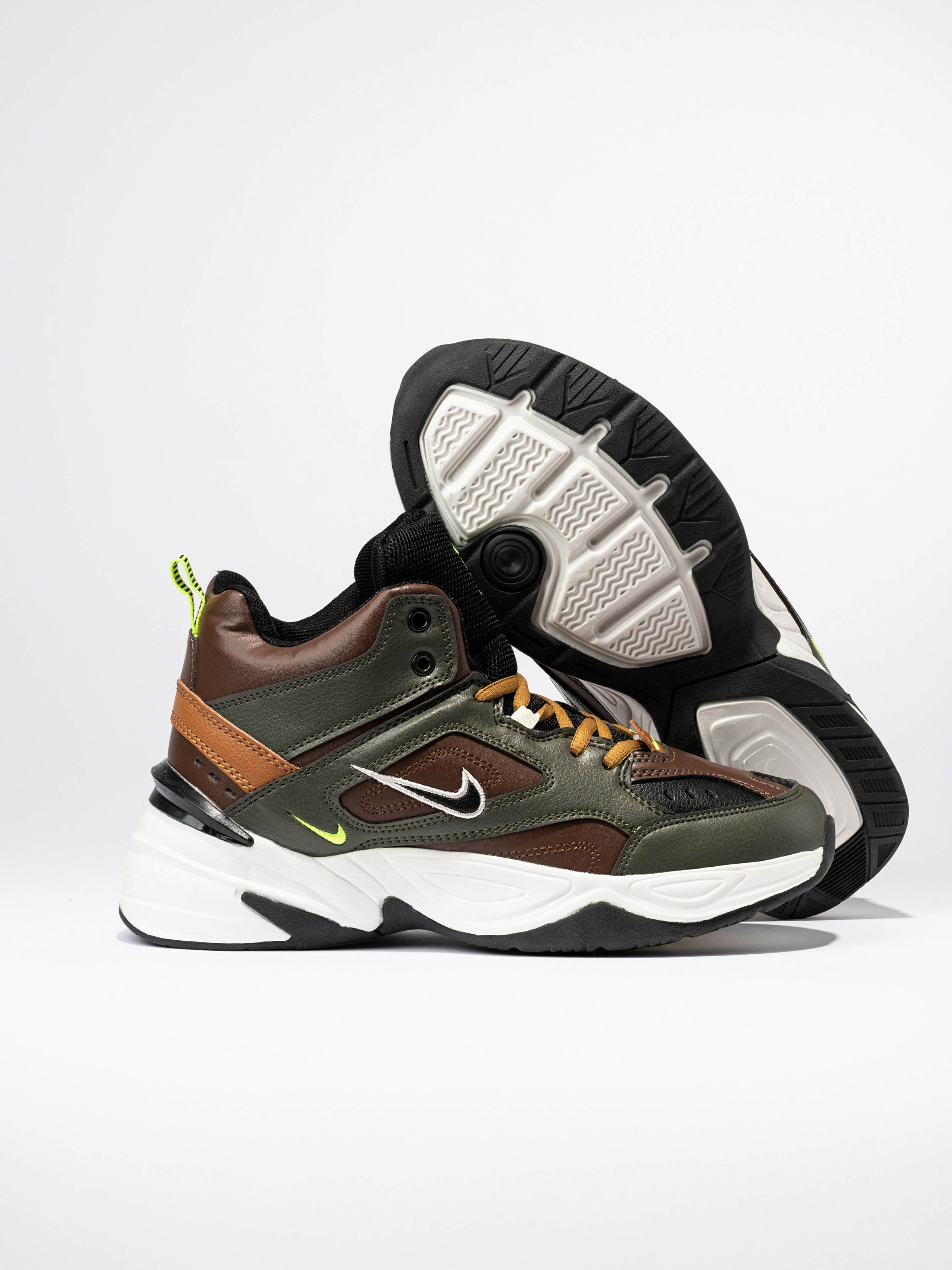 2023.10.24 — Фото кроссовок. Студия рекламной и предметной съемки товаров WELKO Studio