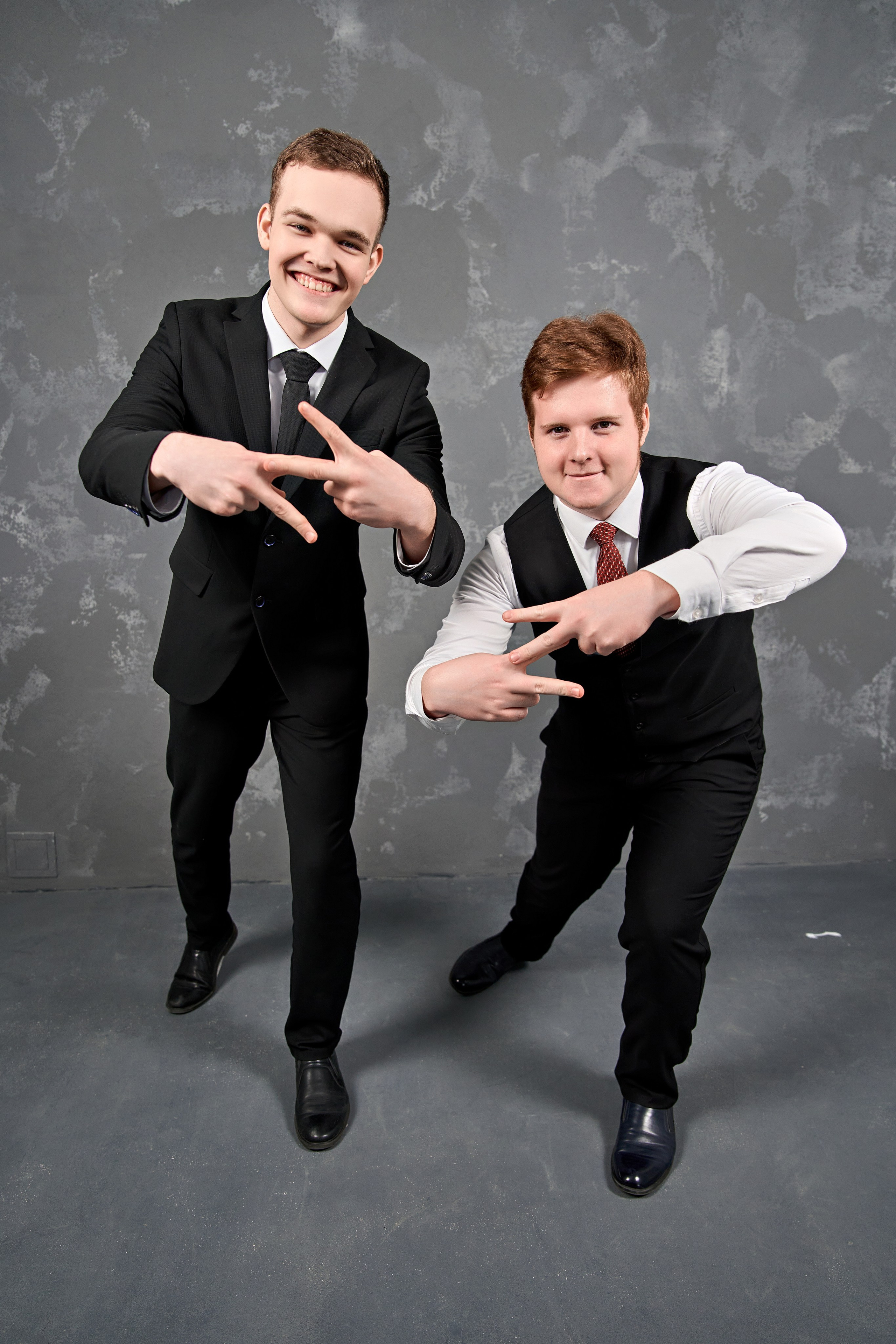 Выпускные альбомы для 9-11 классов. Фотосъёмка в студии. Калуга. Фотограф Меняйло Евгений. Свадьба. Портрет. Репортаж. Семья. Контент