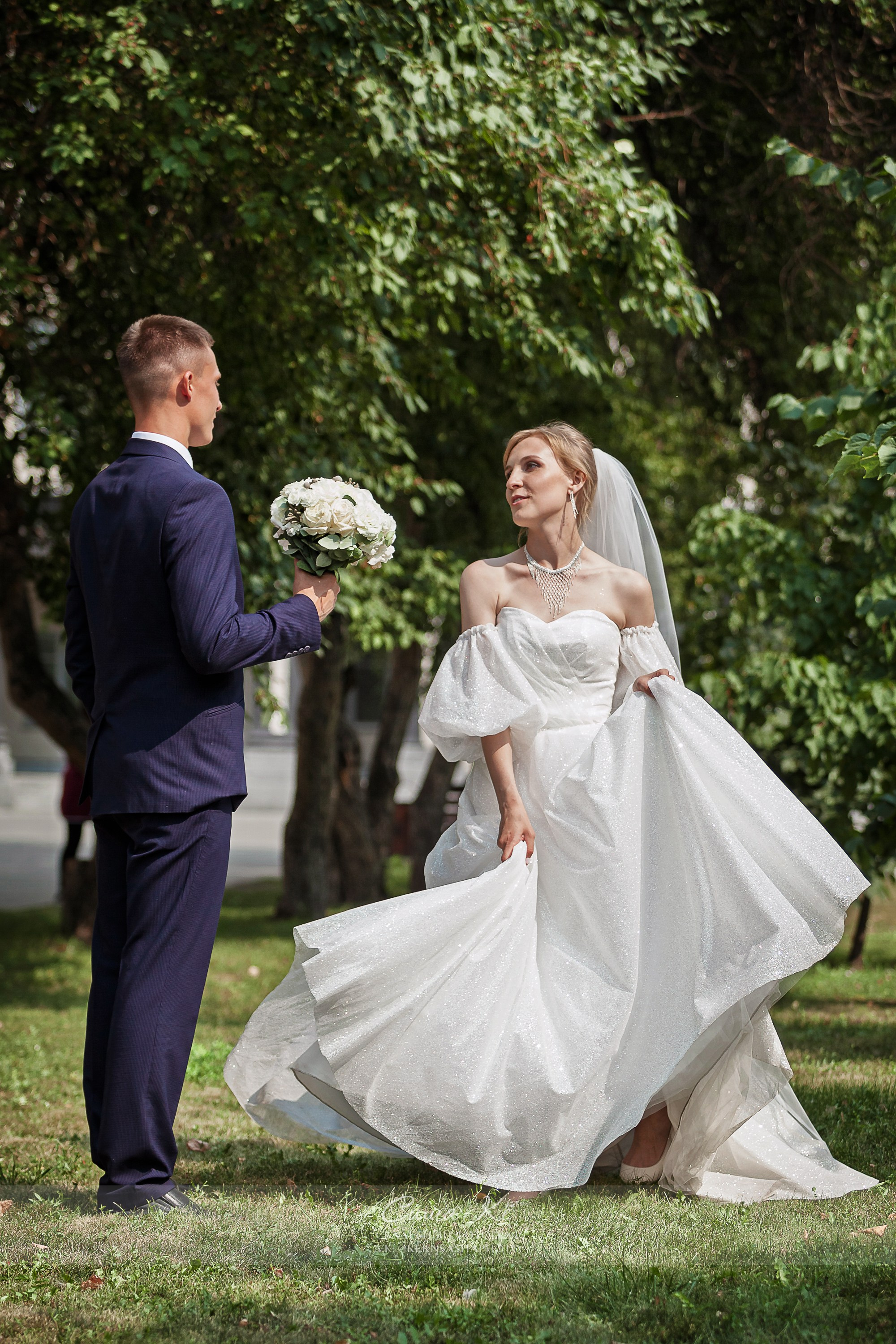 Волшебная фотосессия А&О около Оперного театра. Свадебный, семейный и event фотограф в Новосибирске и Новосибирской области Саша Кё