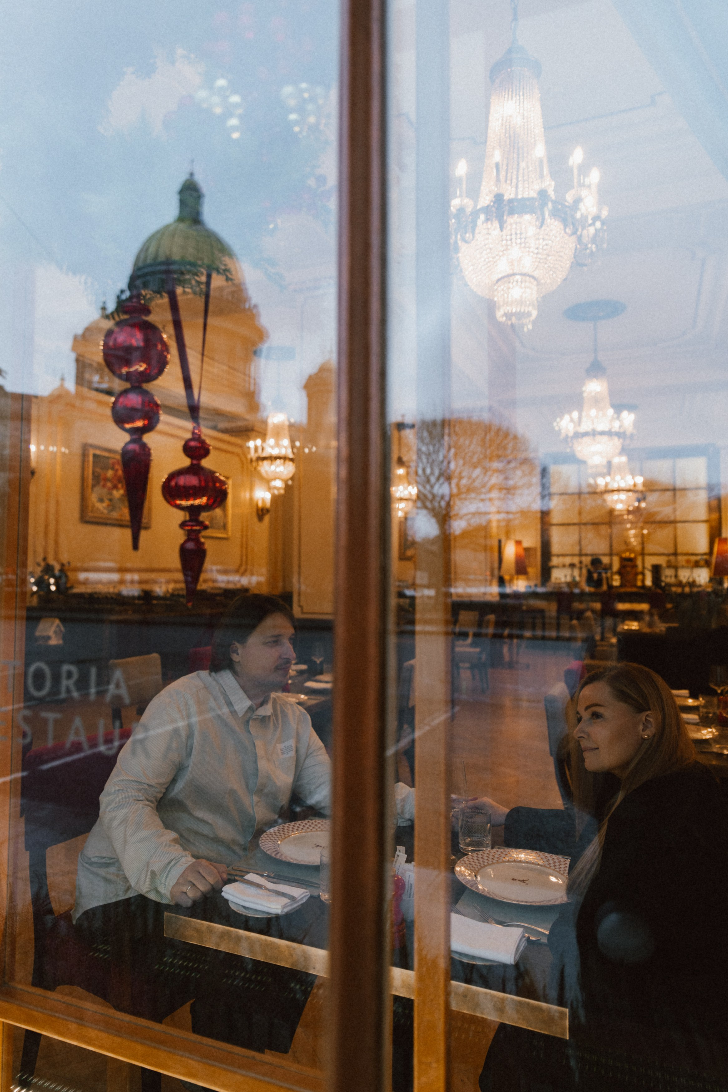 Даша и Витя в Астории. Репортажный и портретный фотограф в Санкт-Петербурге Степлевич Дарья