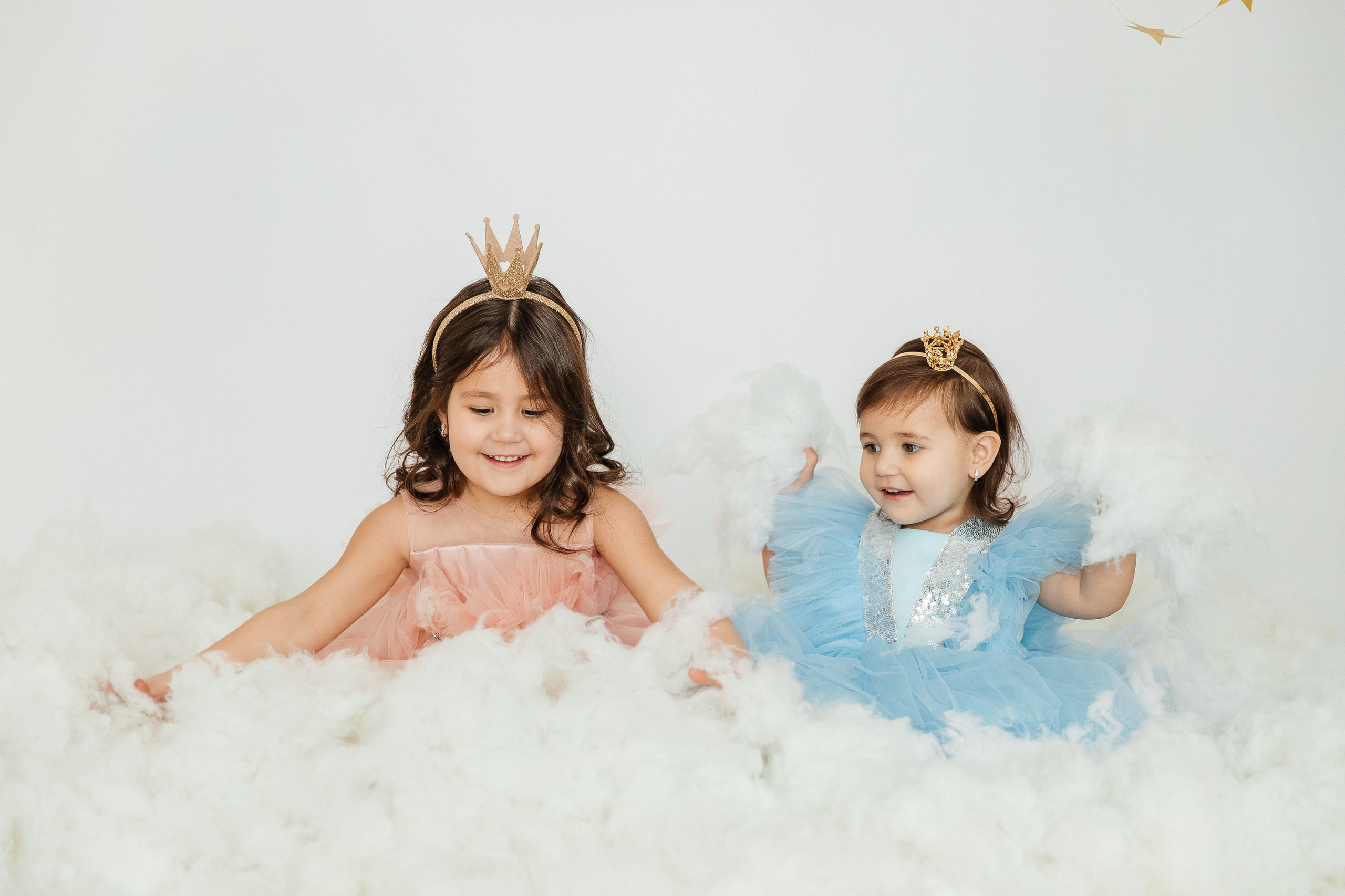 Маюша и Милаша в облаках. Воронистая Анастасия. Фотограф Якутия, Томпонский район