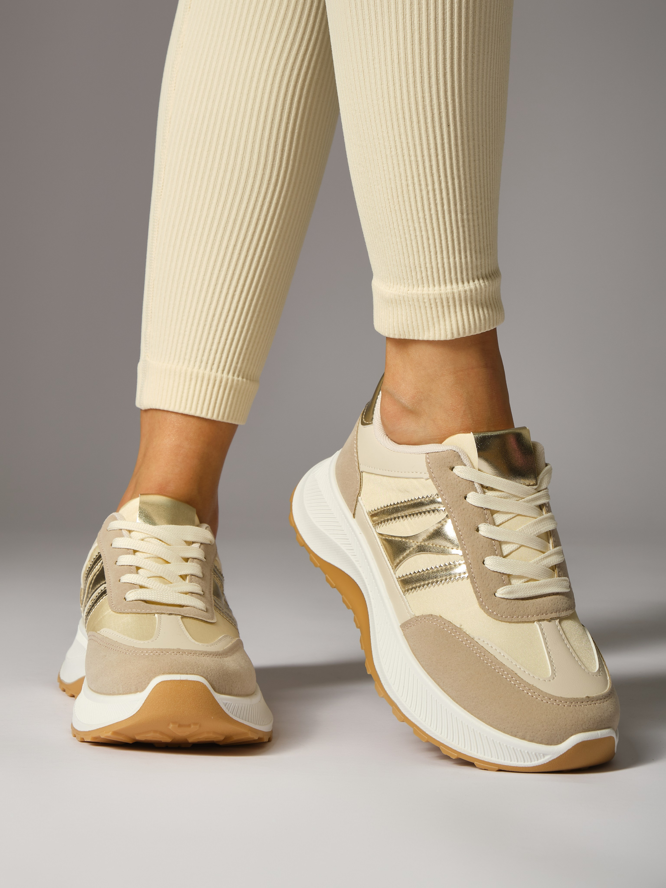 Кроссовки. Фотостудия для Wildberries Ozon