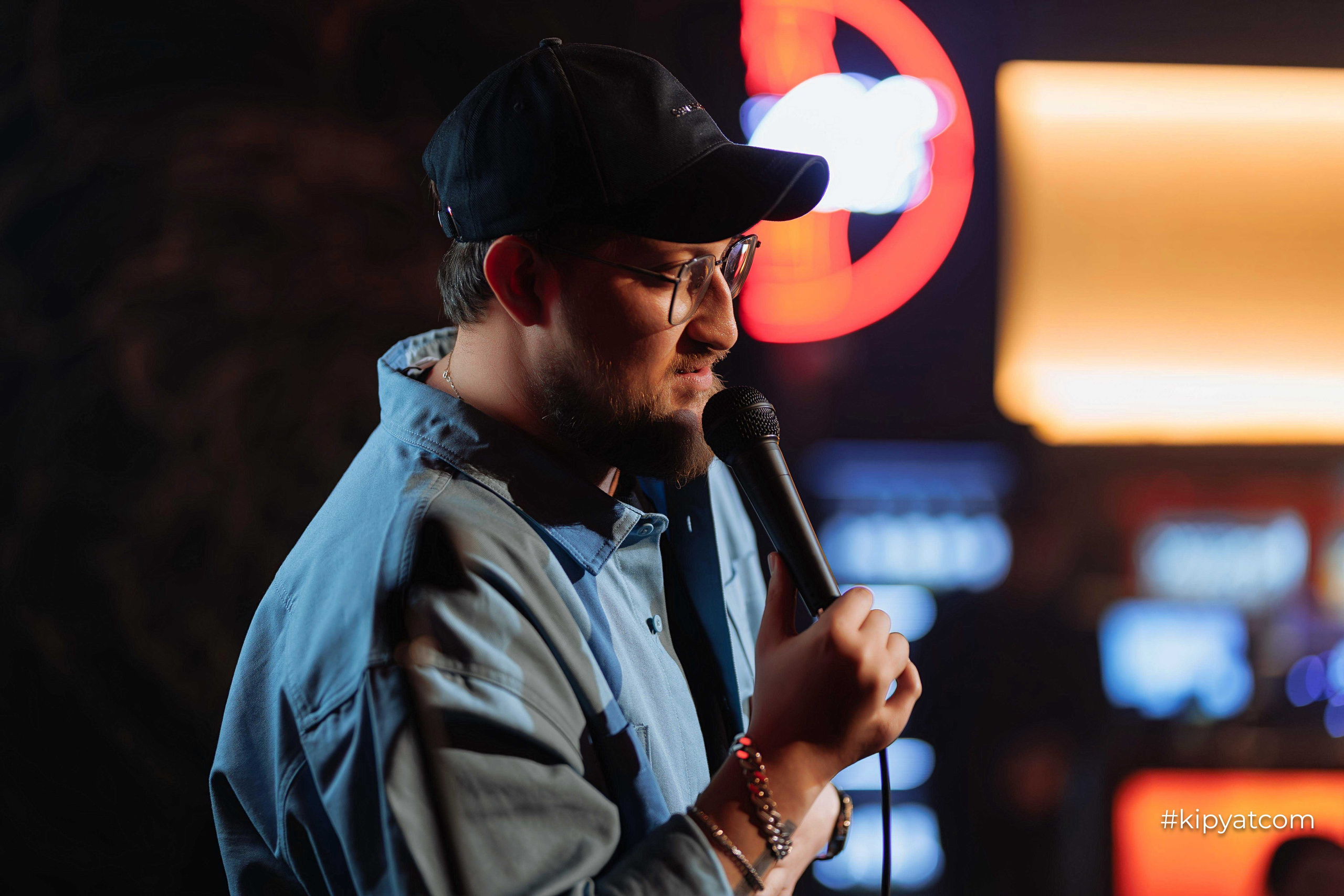 Сольный стендап концерт Александра Меркуль