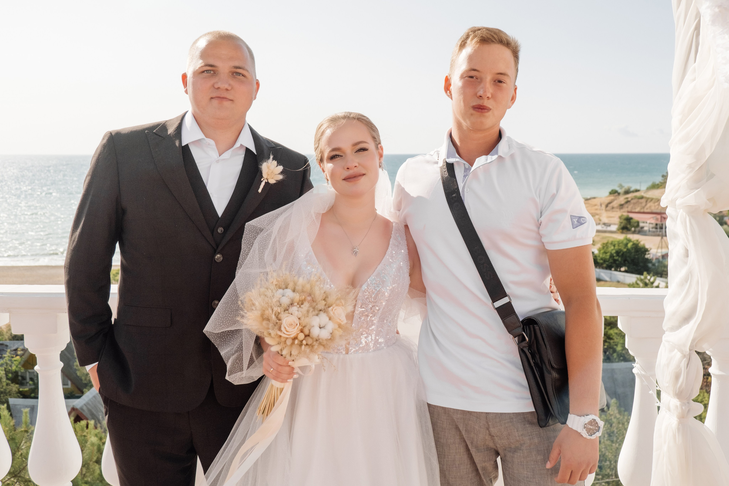 Свадебный ретопртаж. Профессиональная фотосъемка в Крыму. Натуральные эмоции и живые кадры. Забронируйте дату прямо сейчас!