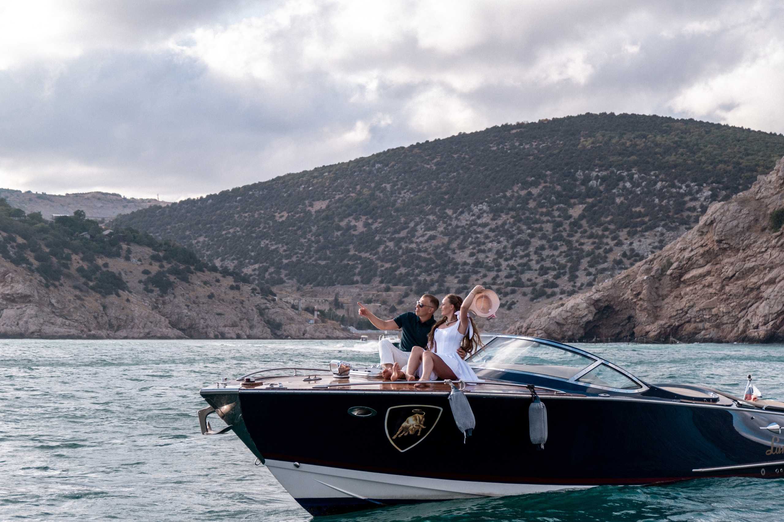 М+А — Прогулка на катере в Балаклаве. Профессиональная фотосъемка в Крыму. Натуральные эмоции и живые кадры. Забронируйте дату прямо сейчас!