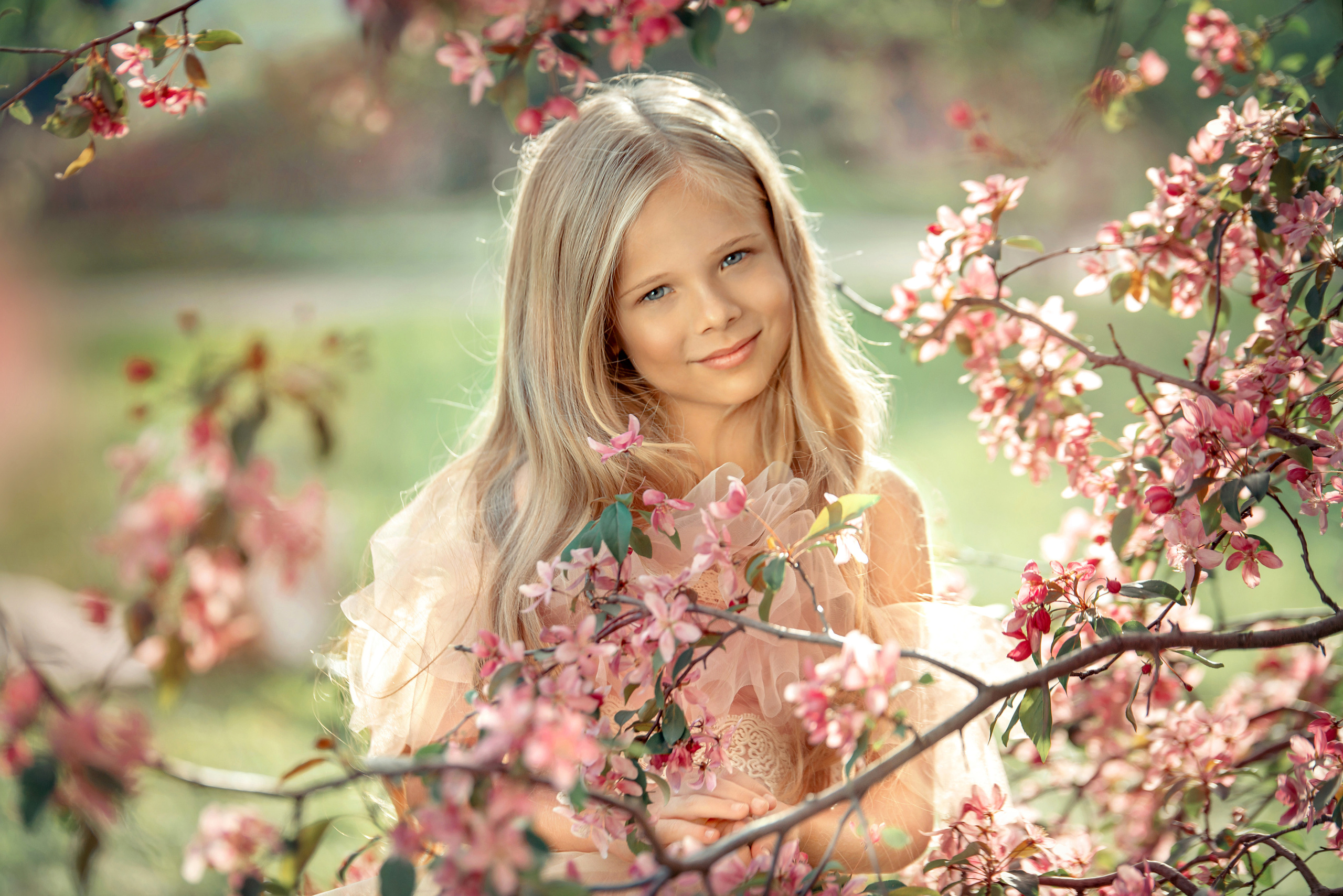 Фотосессия в розовых яблонях