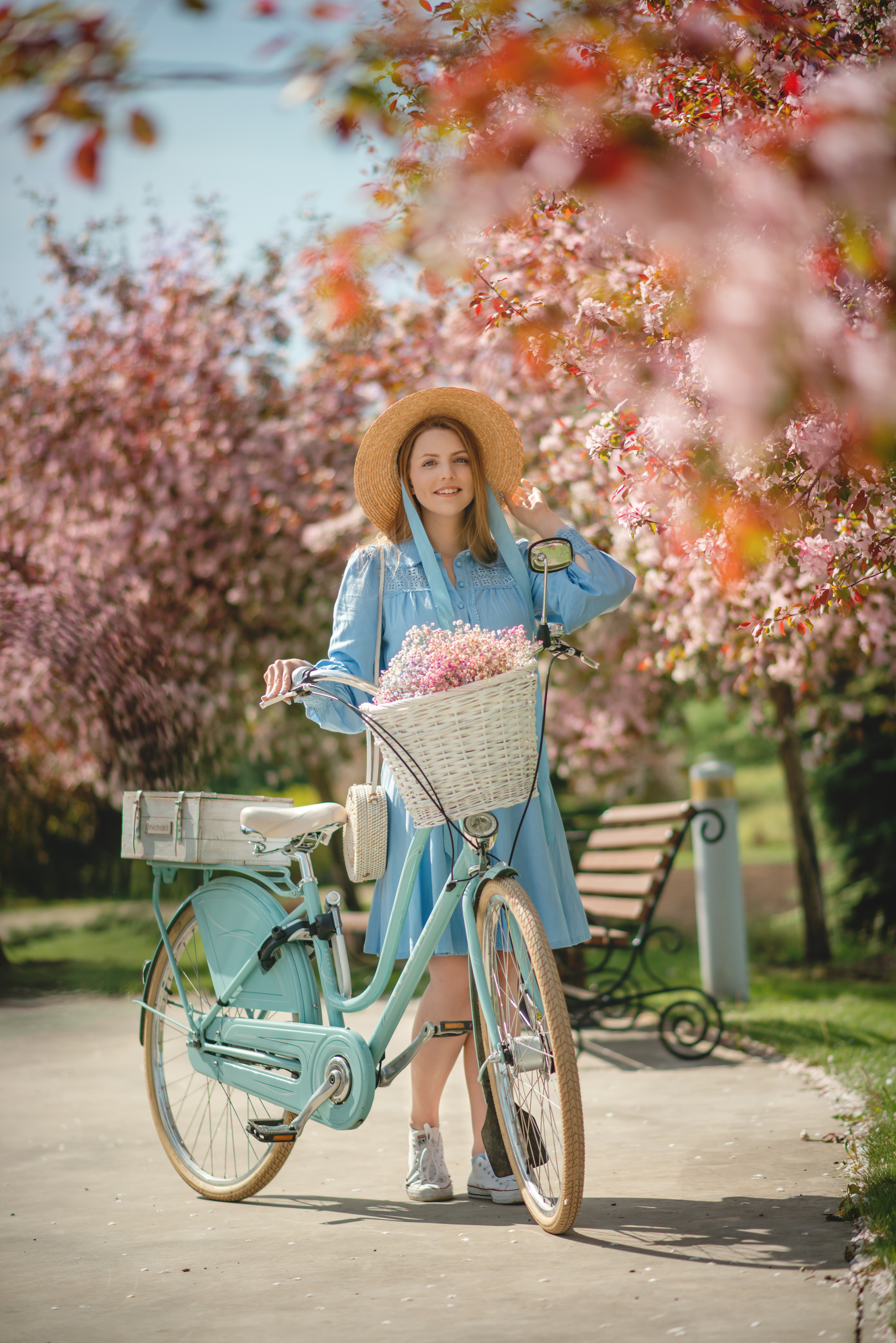 фотосессия в цветущих яблонях в Москве