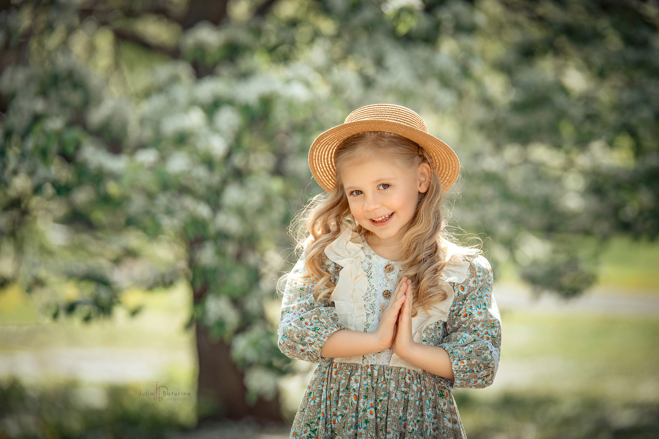 Весна Катюши и Ариши. Портретный Фотограф в Москве Юлия Батурина