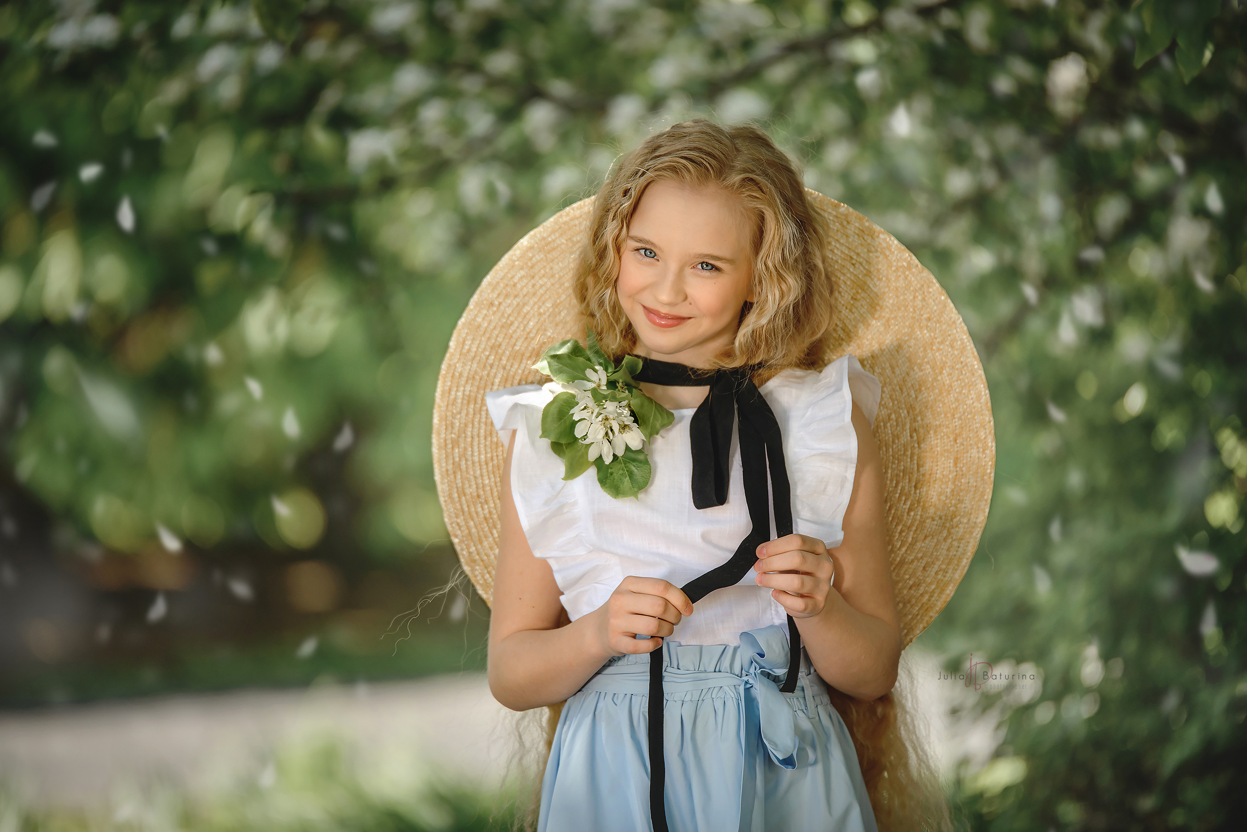 Фотосессия в цветущих яблонях в Москве