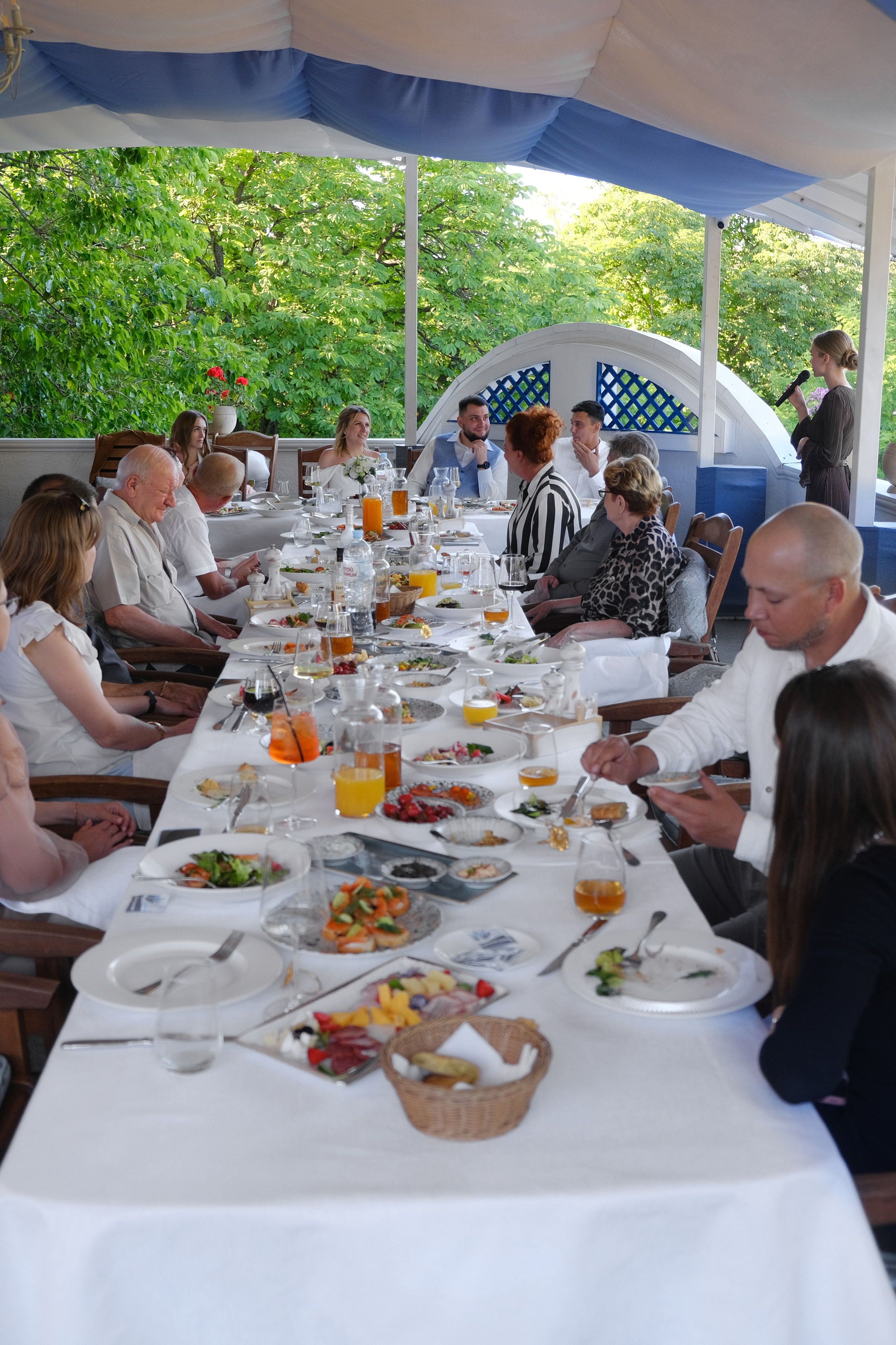 Свадебная фотосессия в Старая ялтинская дорога, фотолент. Профессиональная фотосъемка в Крыму. Натуральные эмоции и живые кадры. Забронируйте дату прямо сейчас!