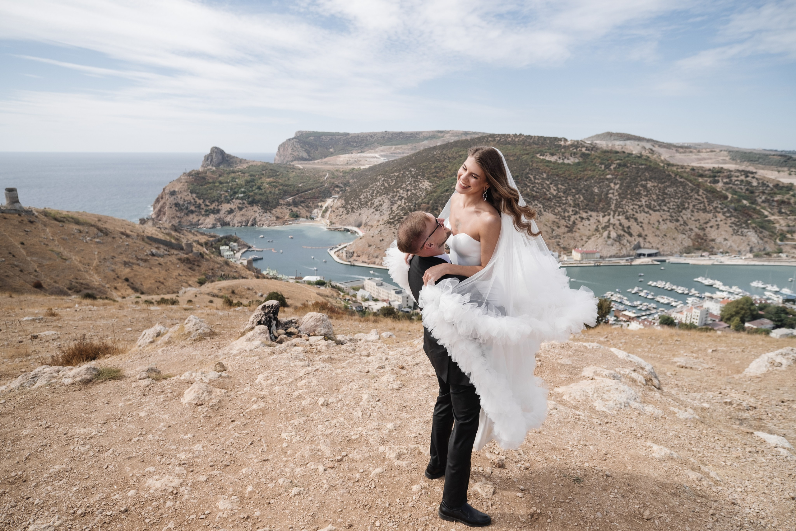 Дарья и Виктор в Балаклаве и на Фиоленте. Профессиональная фотосъемка в Крыму. Натуральные эмоции и живые кадры. Забронируйте дату прямо сейчас!