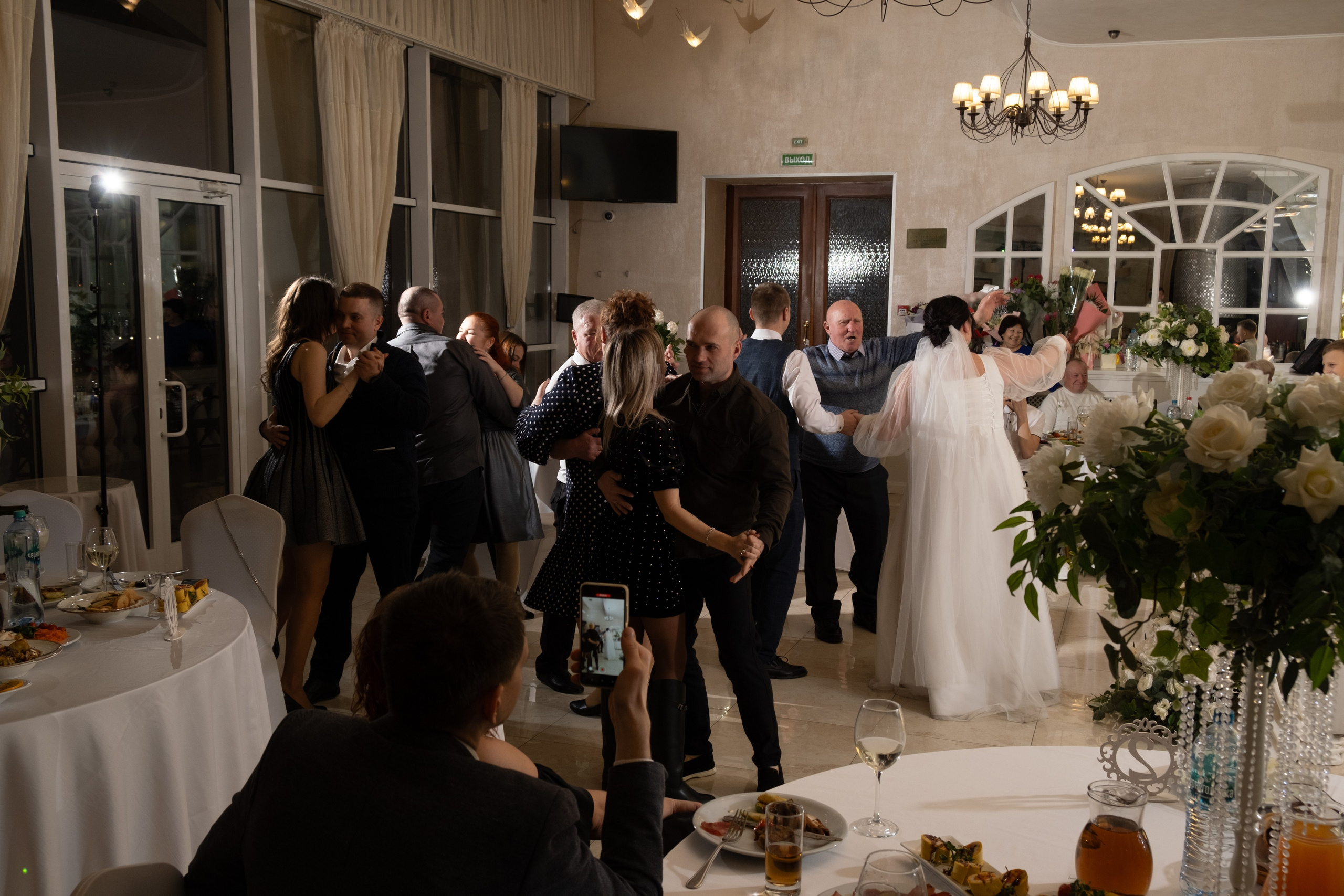 Гостиница Севастополь. Свадебная фотосессия Новый Херсонес. Профессиональная фотосъемка в Крыму. Натуральные эмоции и живые кадры. Забронируйте дату прямо сейчас!