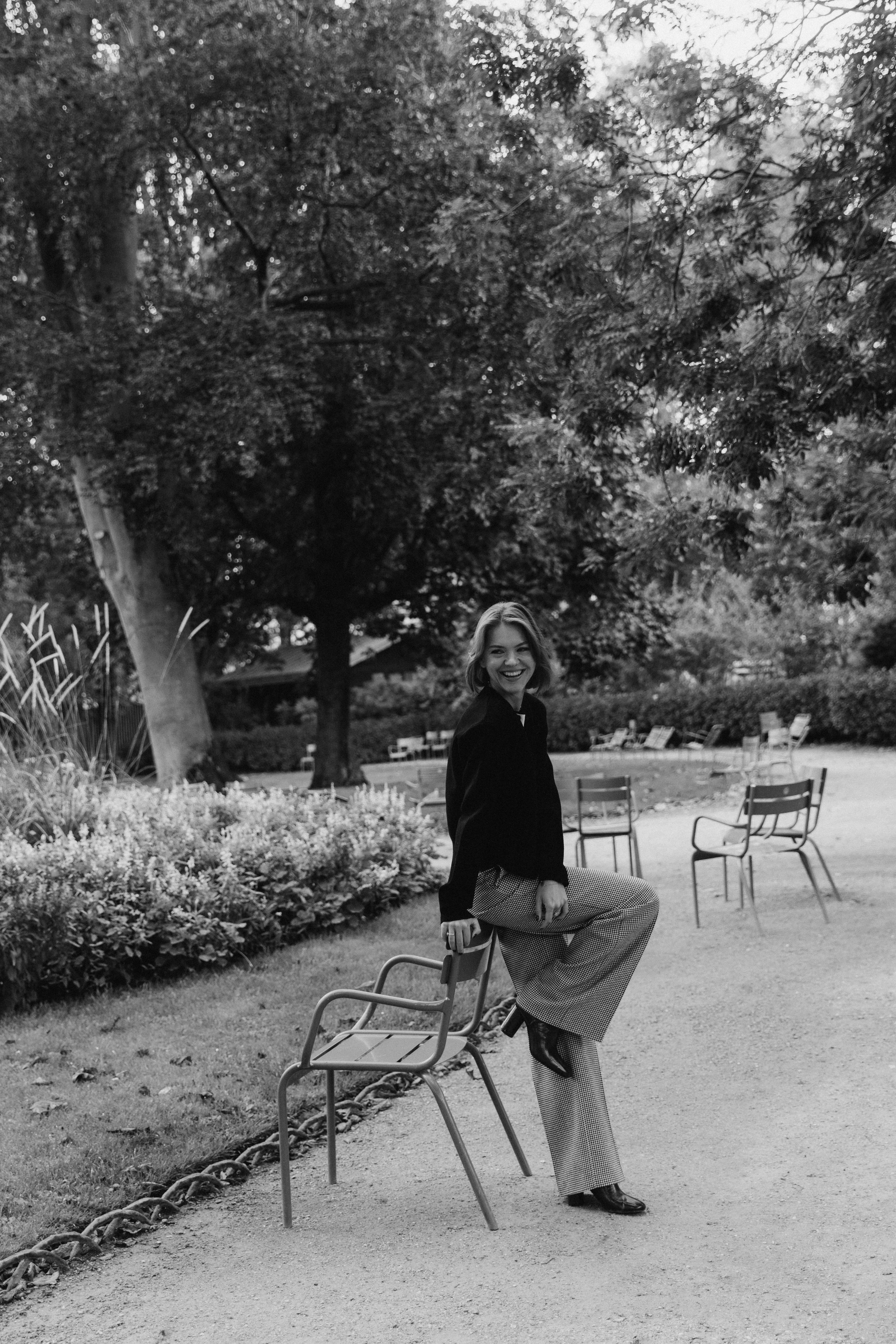 September sun. Photographer in Paris