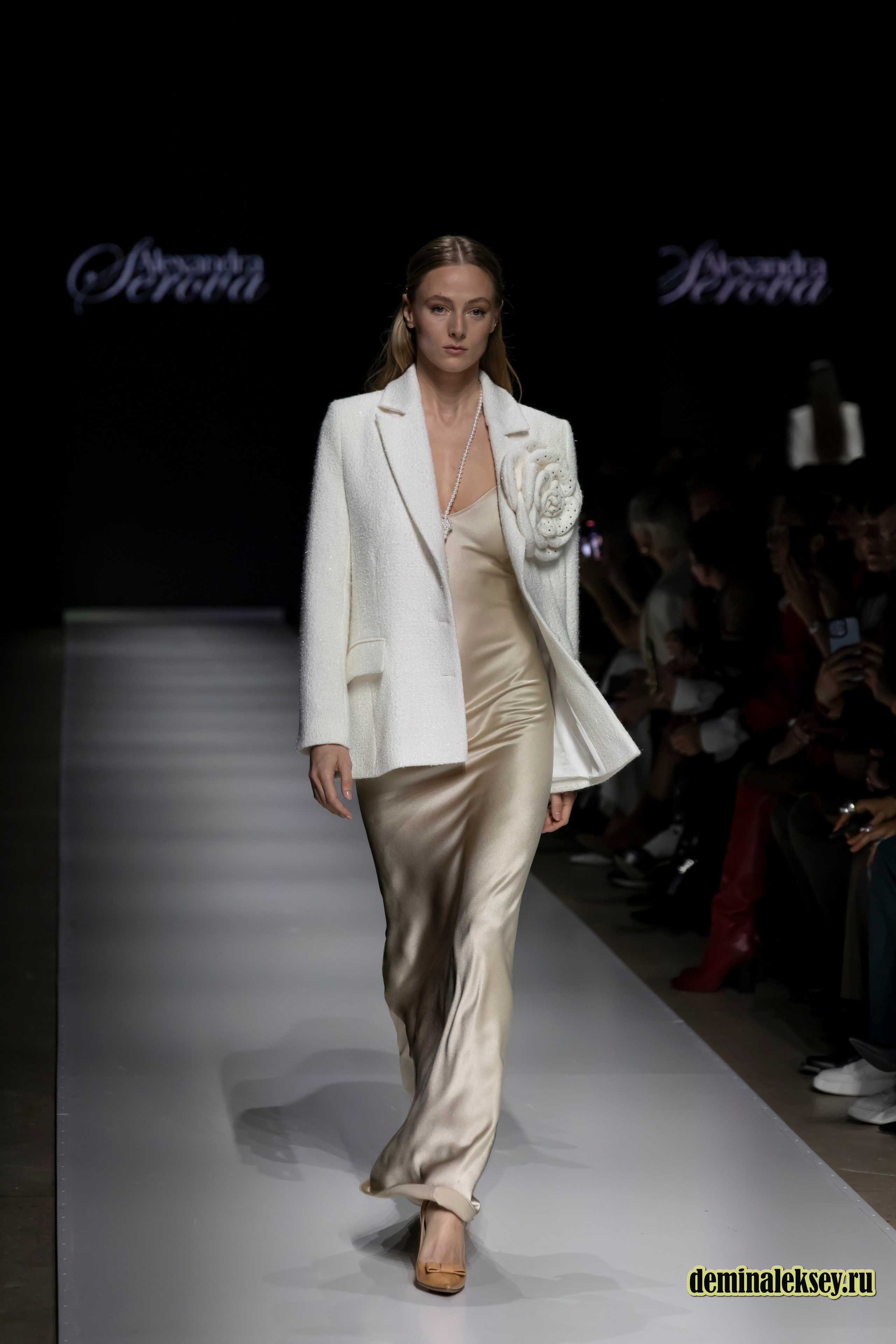 Московская неделя моды 2024 9 октября дизайнер Alexandra Serova. Репортажный, семейный и студийный фотограф в Москве Демин Алексей